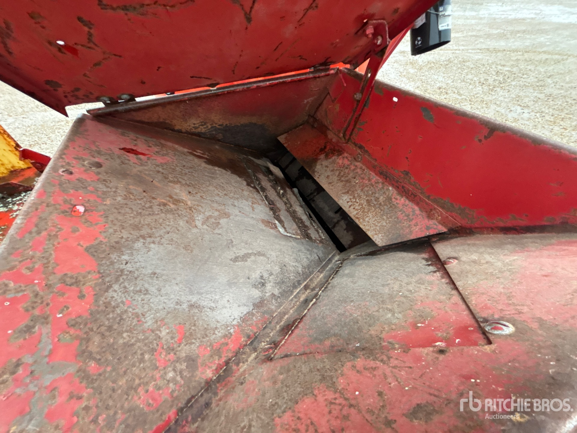 New Holland 359