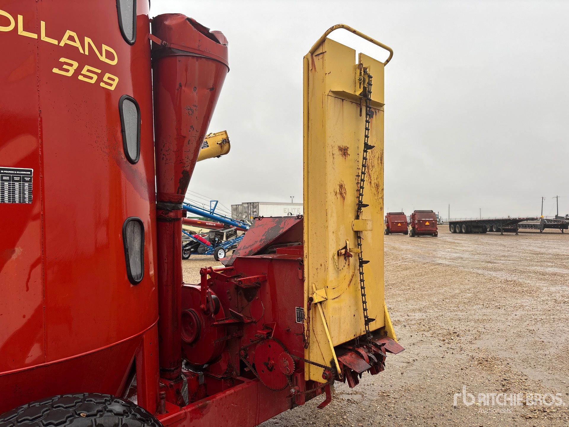 New Holland 359