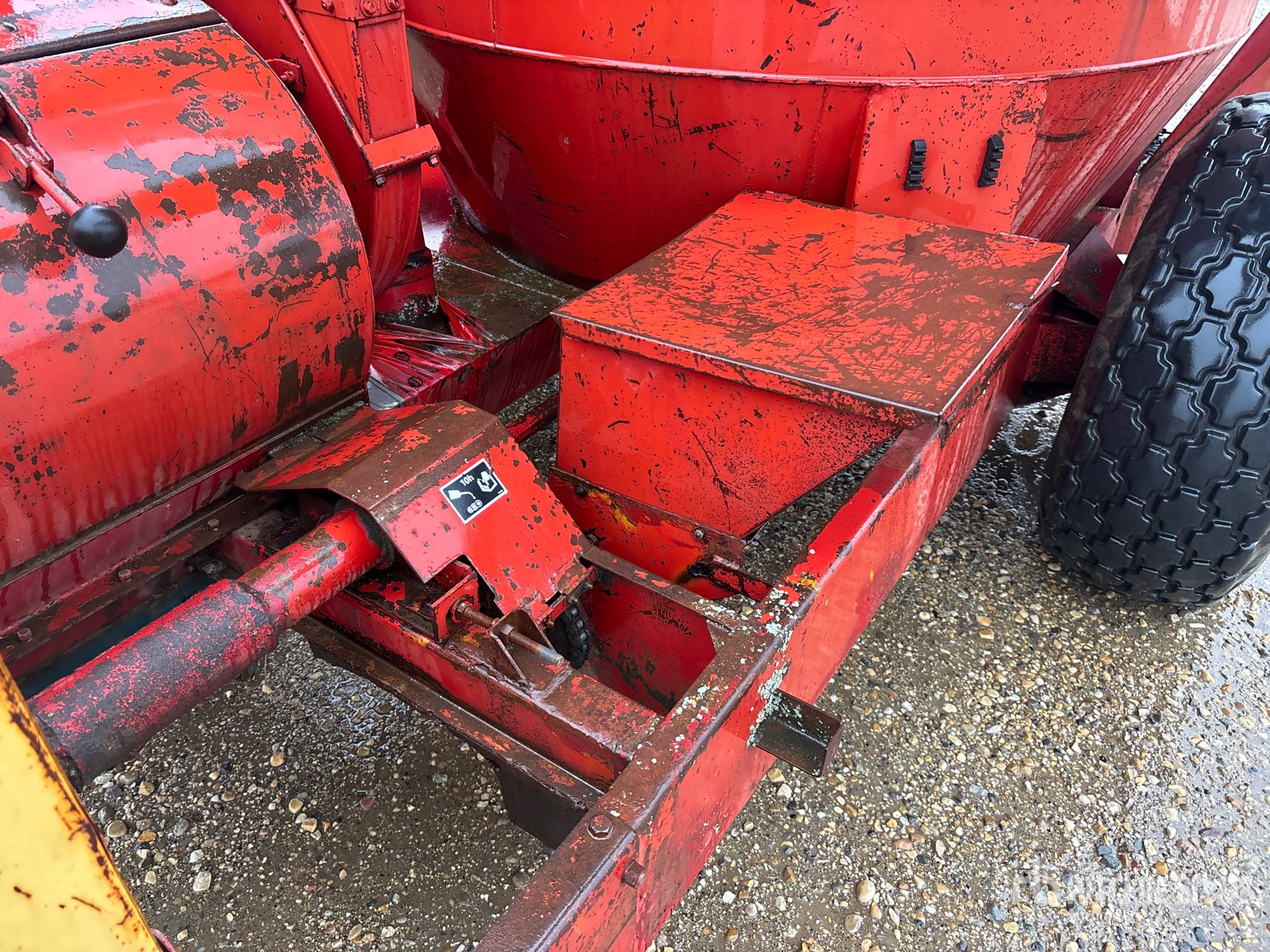 New Holland 359