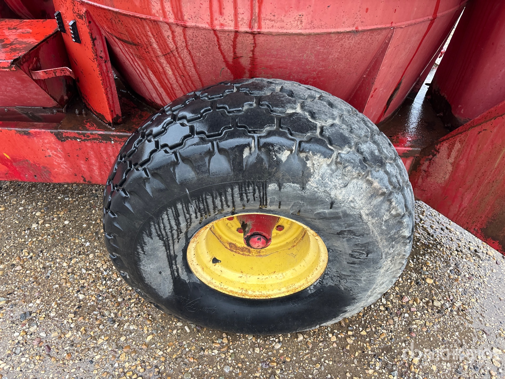 New Holland 359