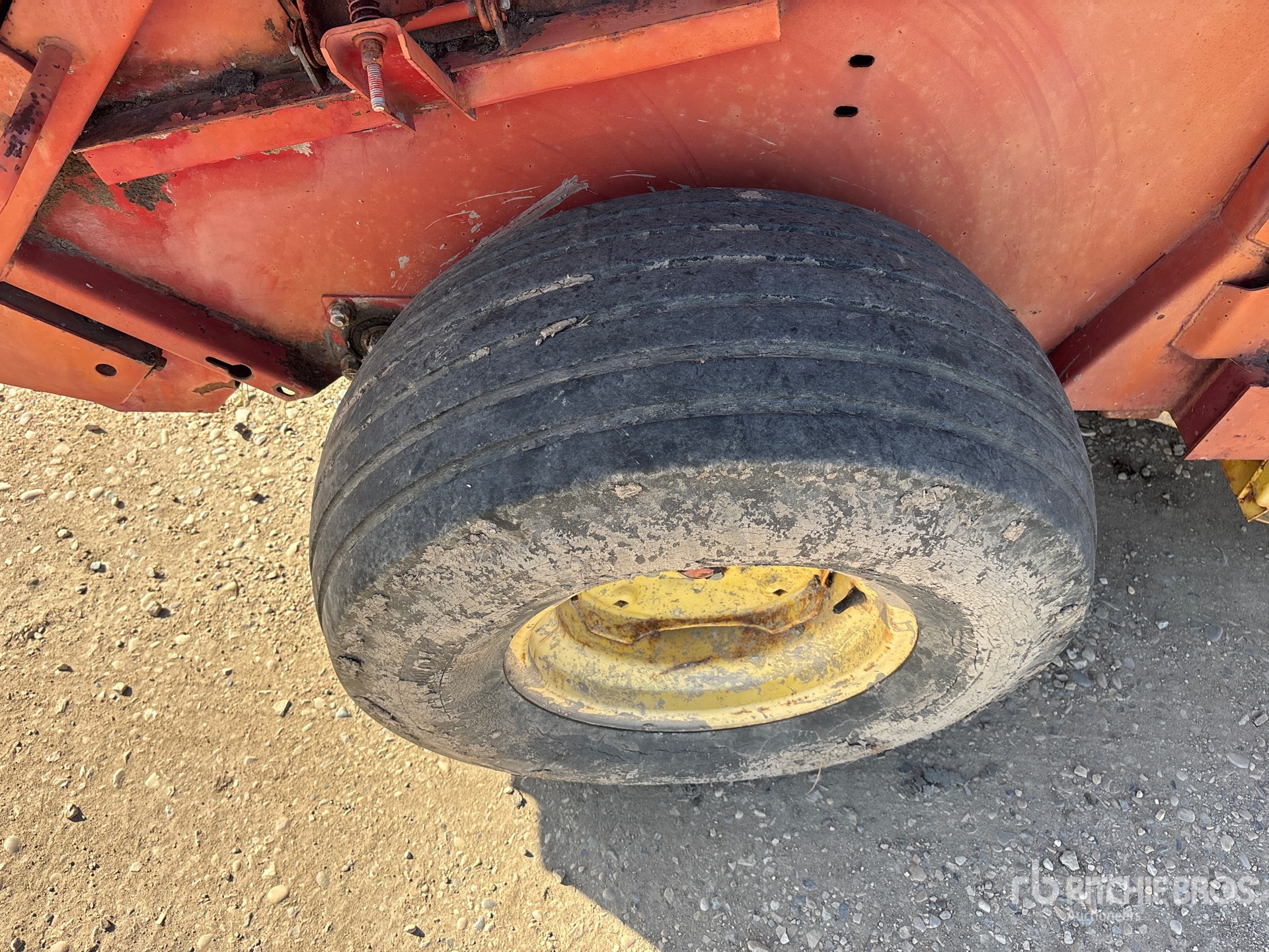 New Holland 855