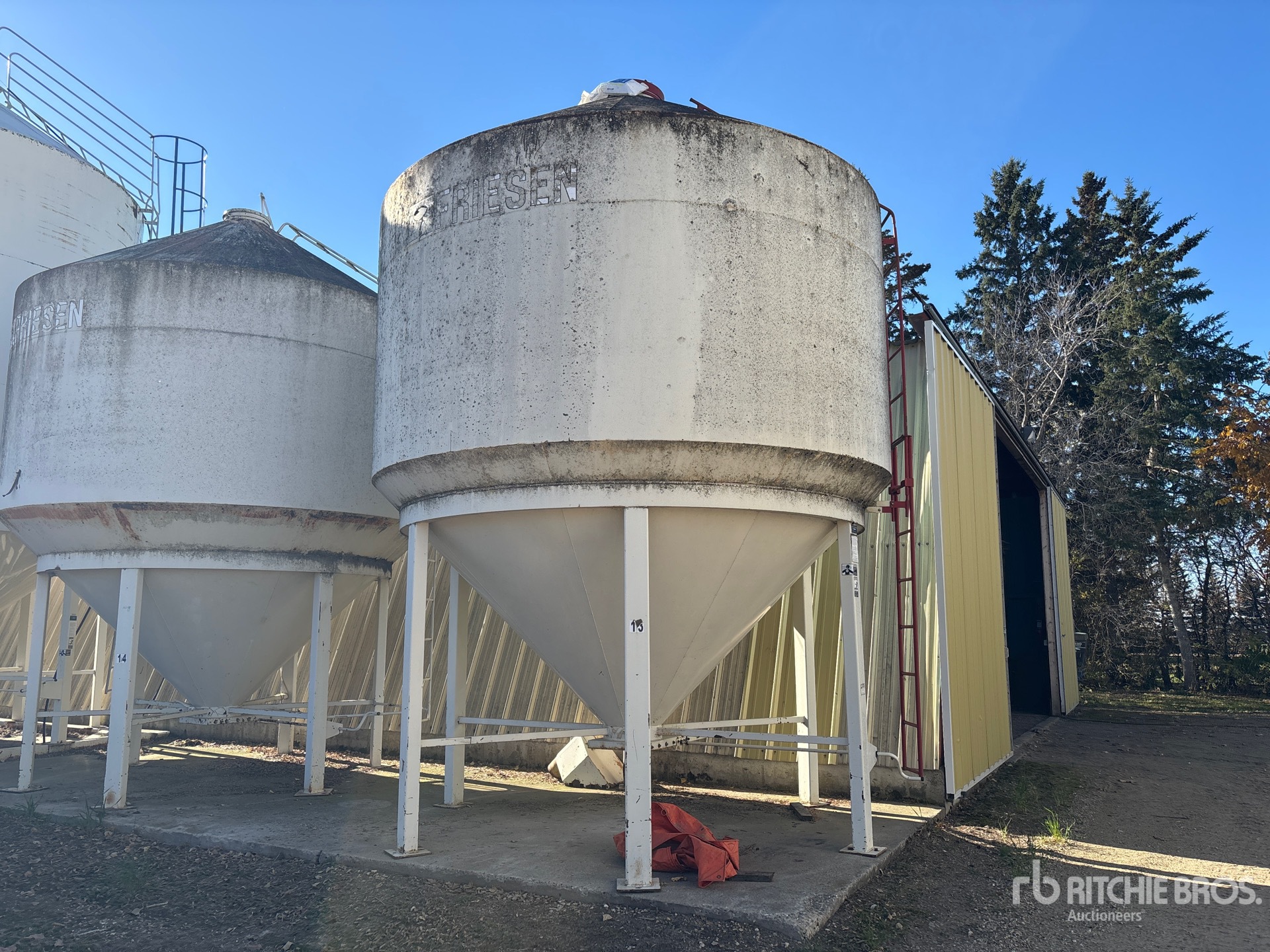 Photo of Friesen +/- 65 ton 2 Ring Fertilizer Hopper