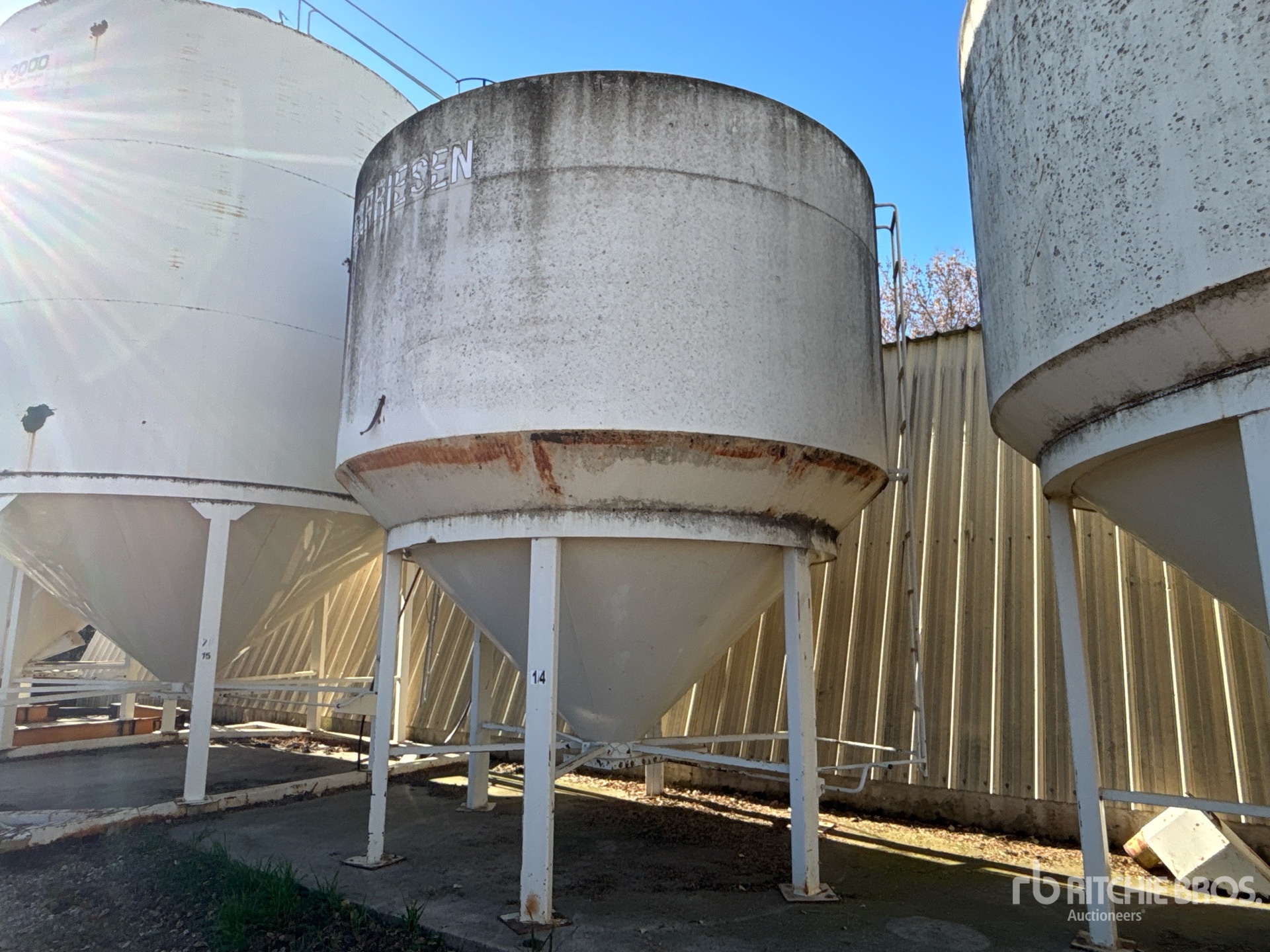 Photo of Friesen +/- 65 ton 2 Ring Fertilizer Hopper