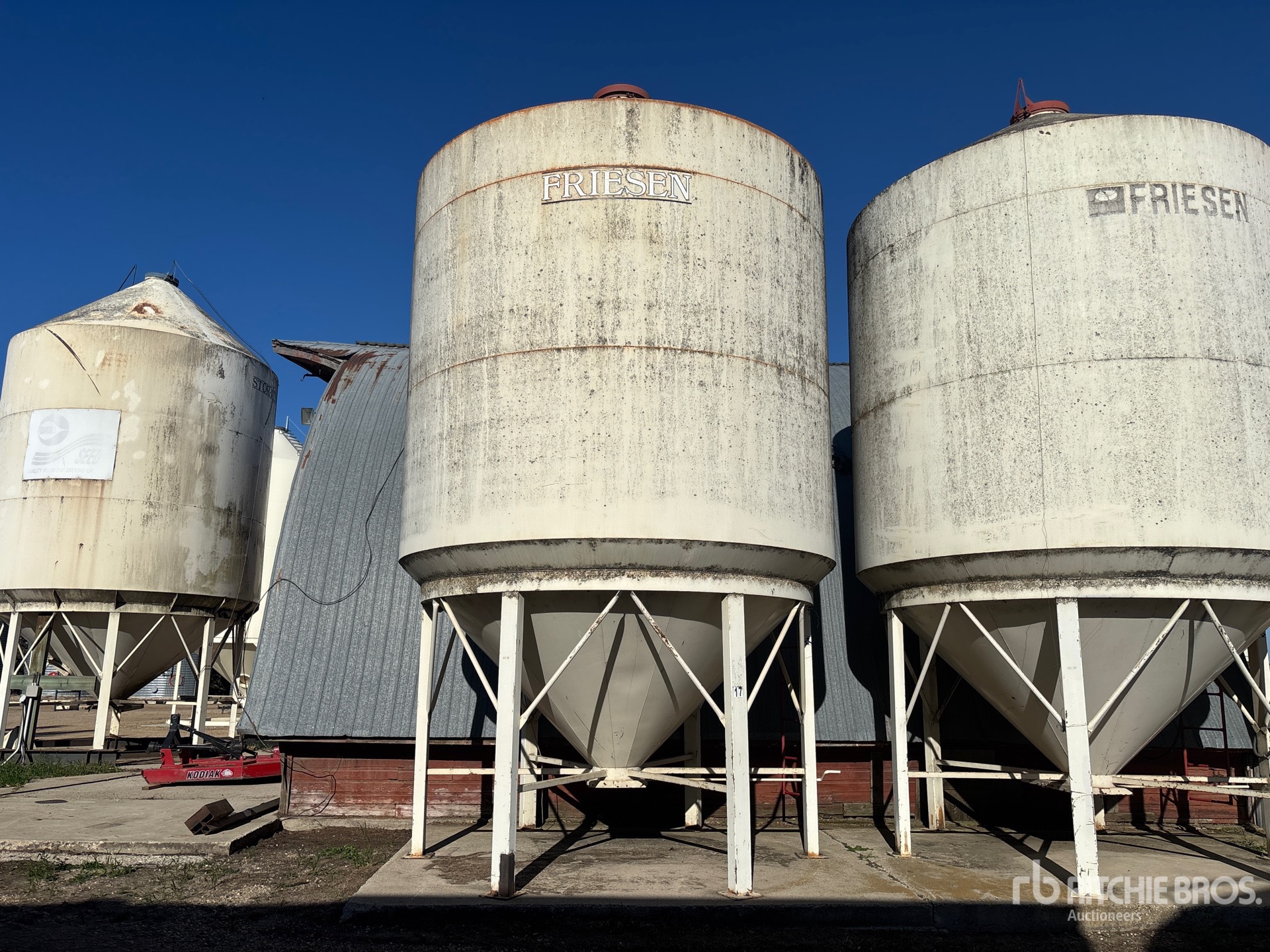 Photo of Friesen +/- 75 ton 3 Ring Fertilizer Hopper