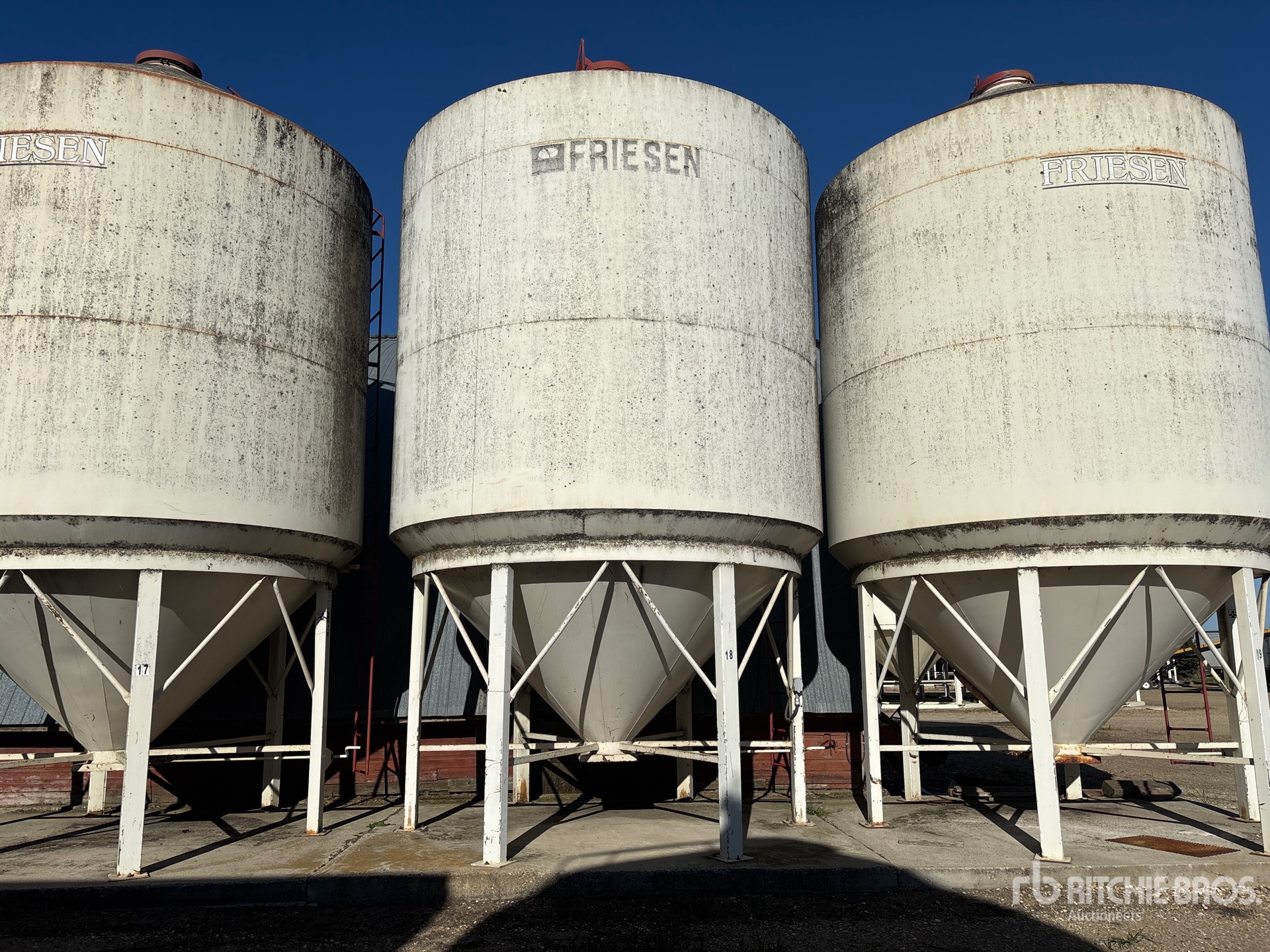 Photo of Friesen +/- 75 ton 3 Ring Fertilizer Hopper