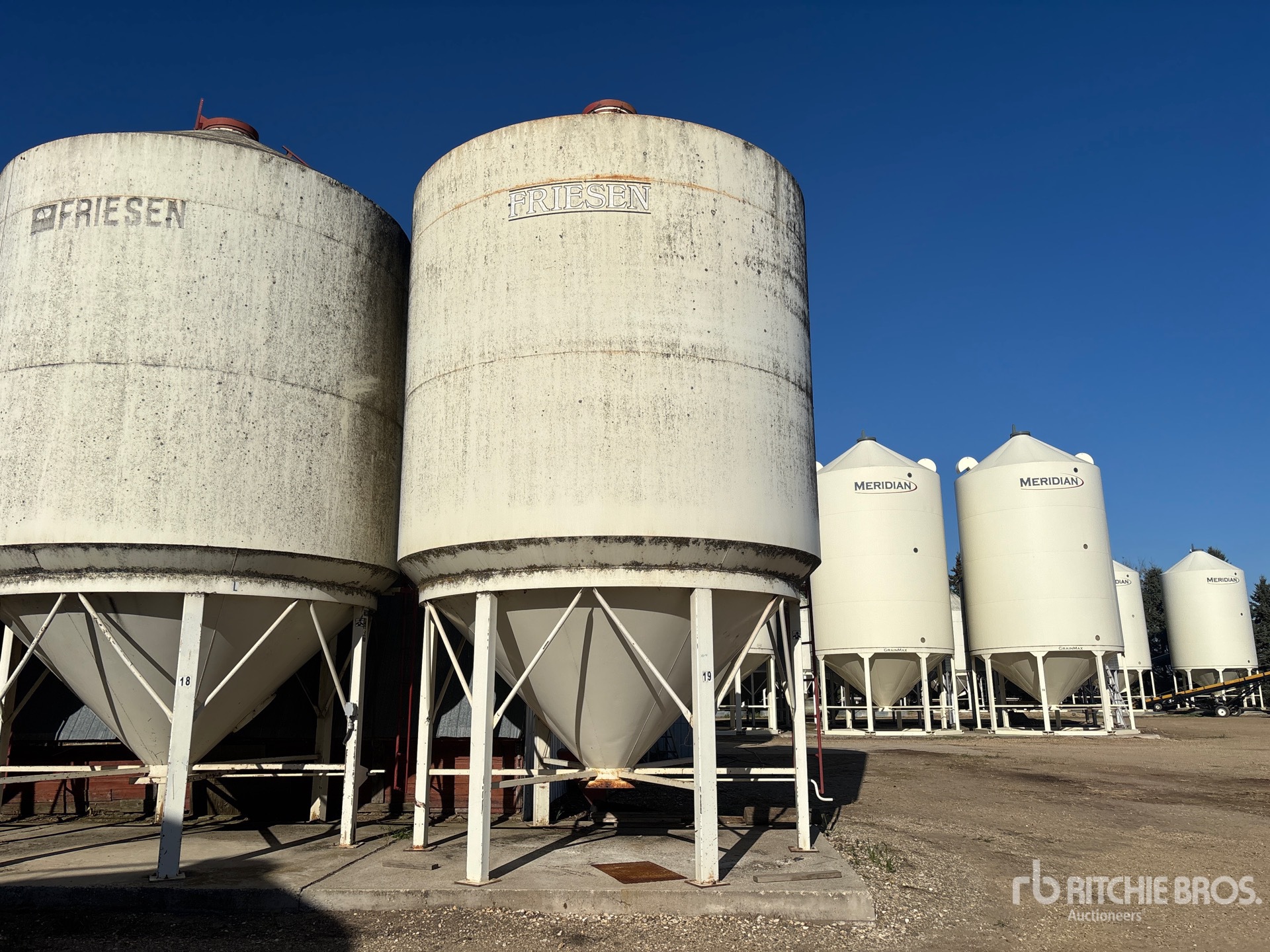 Photo of Friesen +/- 75 ton 3 Ring Fertilizer Hopper