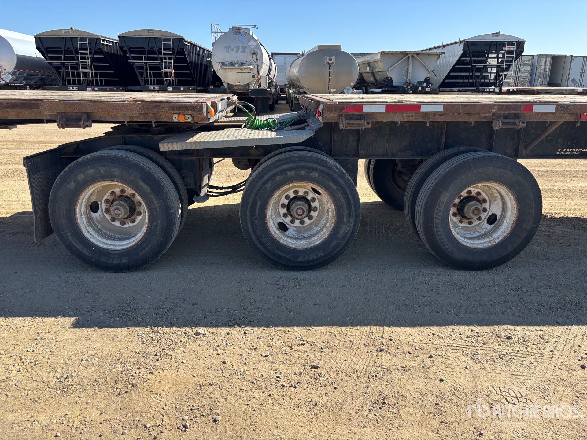 2007 Load King  32 FT SUPER B-TRAIN LEAD