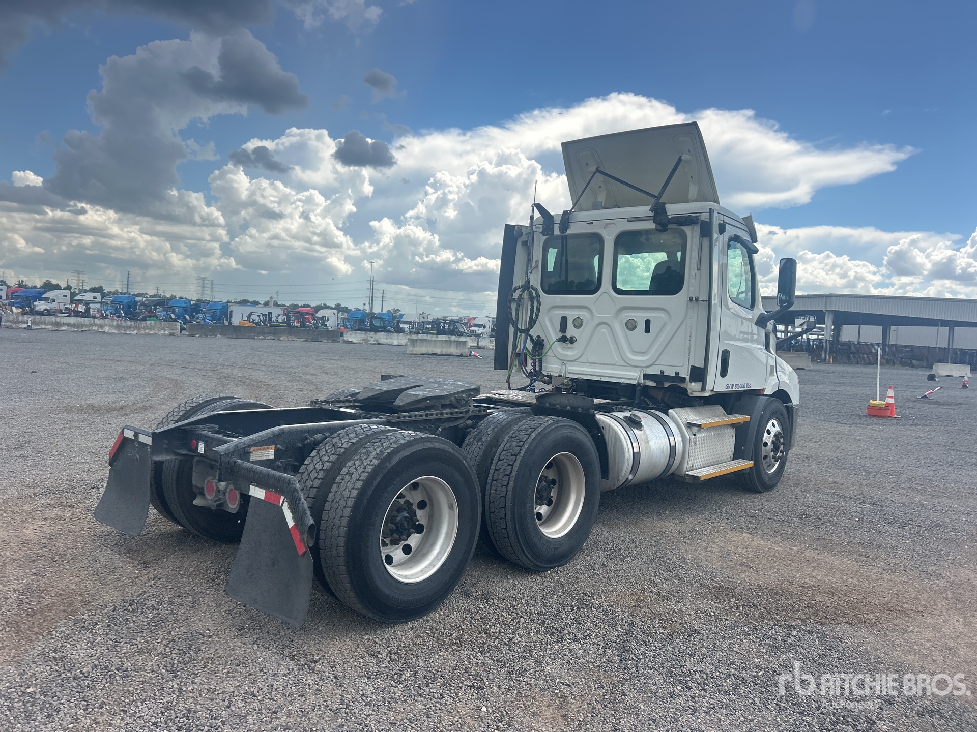 2020 Freightliner CASCADIA 116