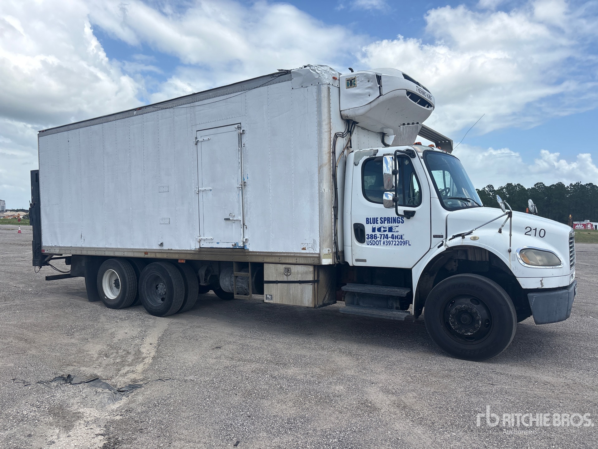 2007 Freightliner M2 106