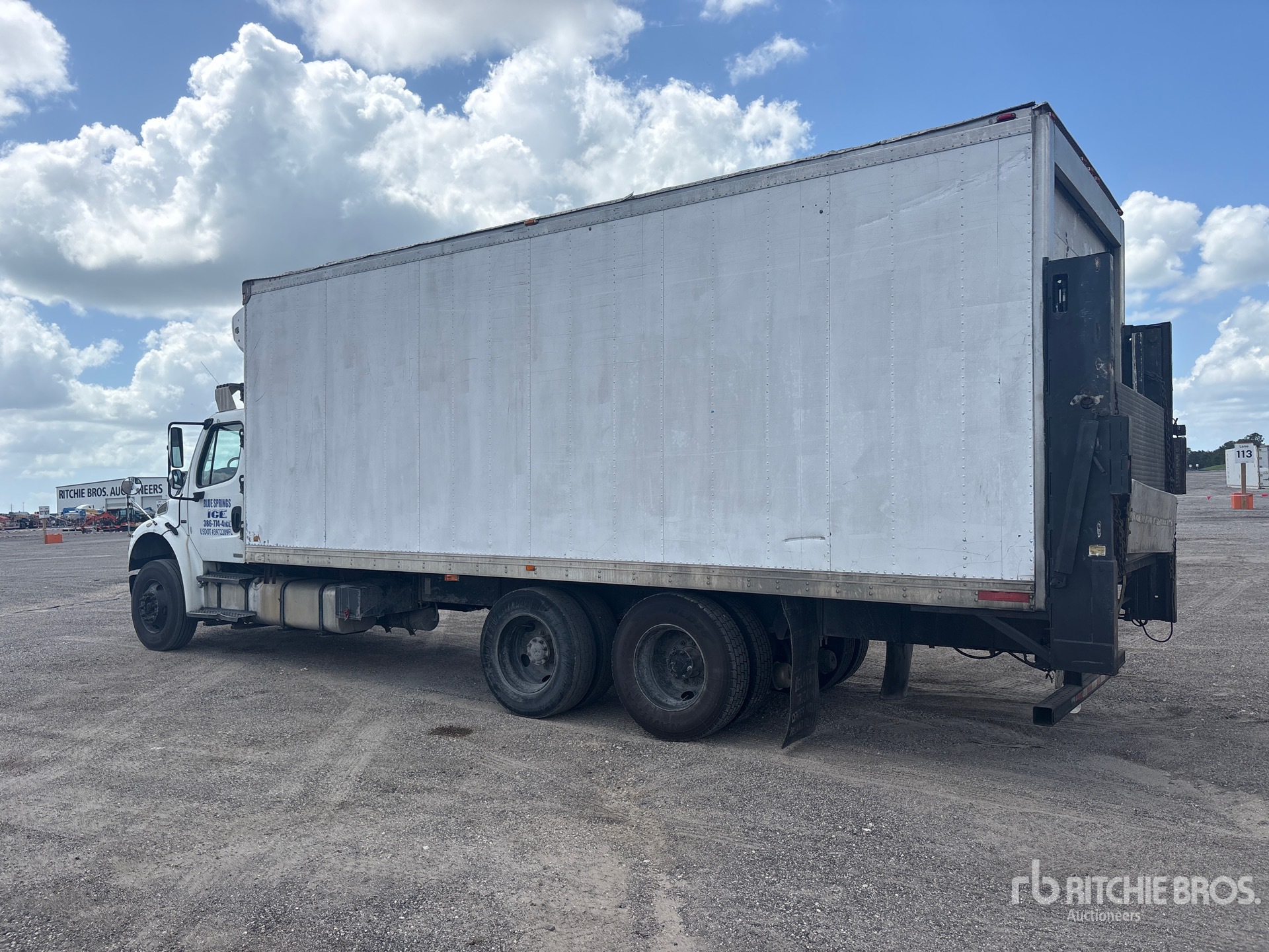 2007 Freightliner M2 106