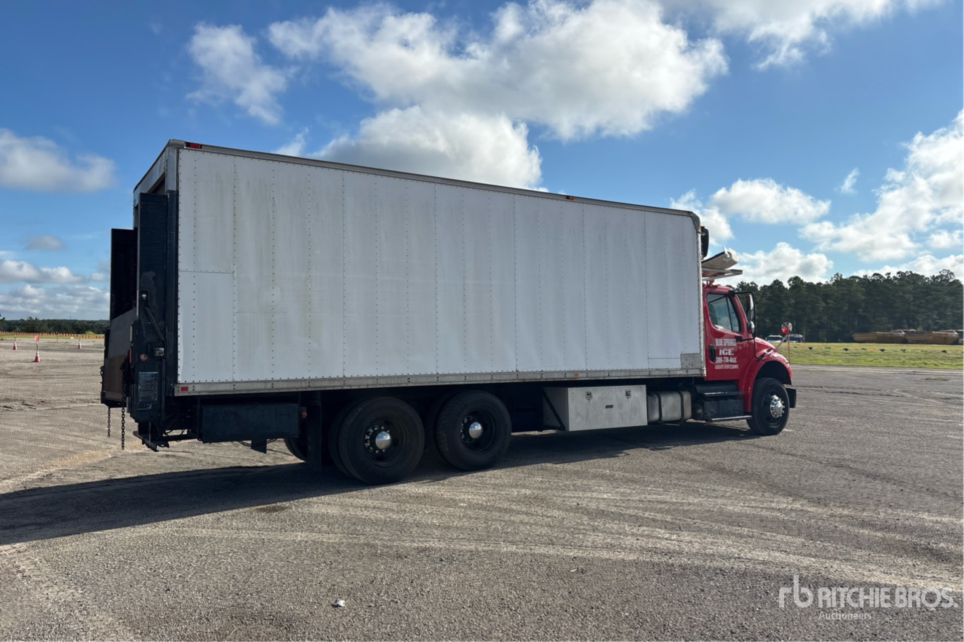 2014 Freightliner M2 106