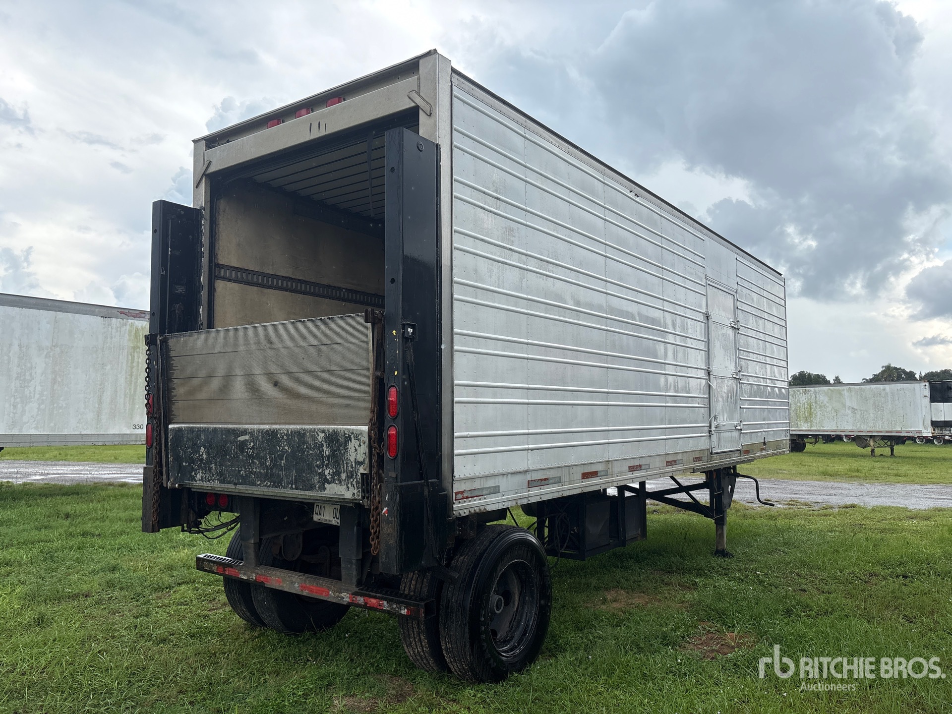 1995 Utility 3000R
