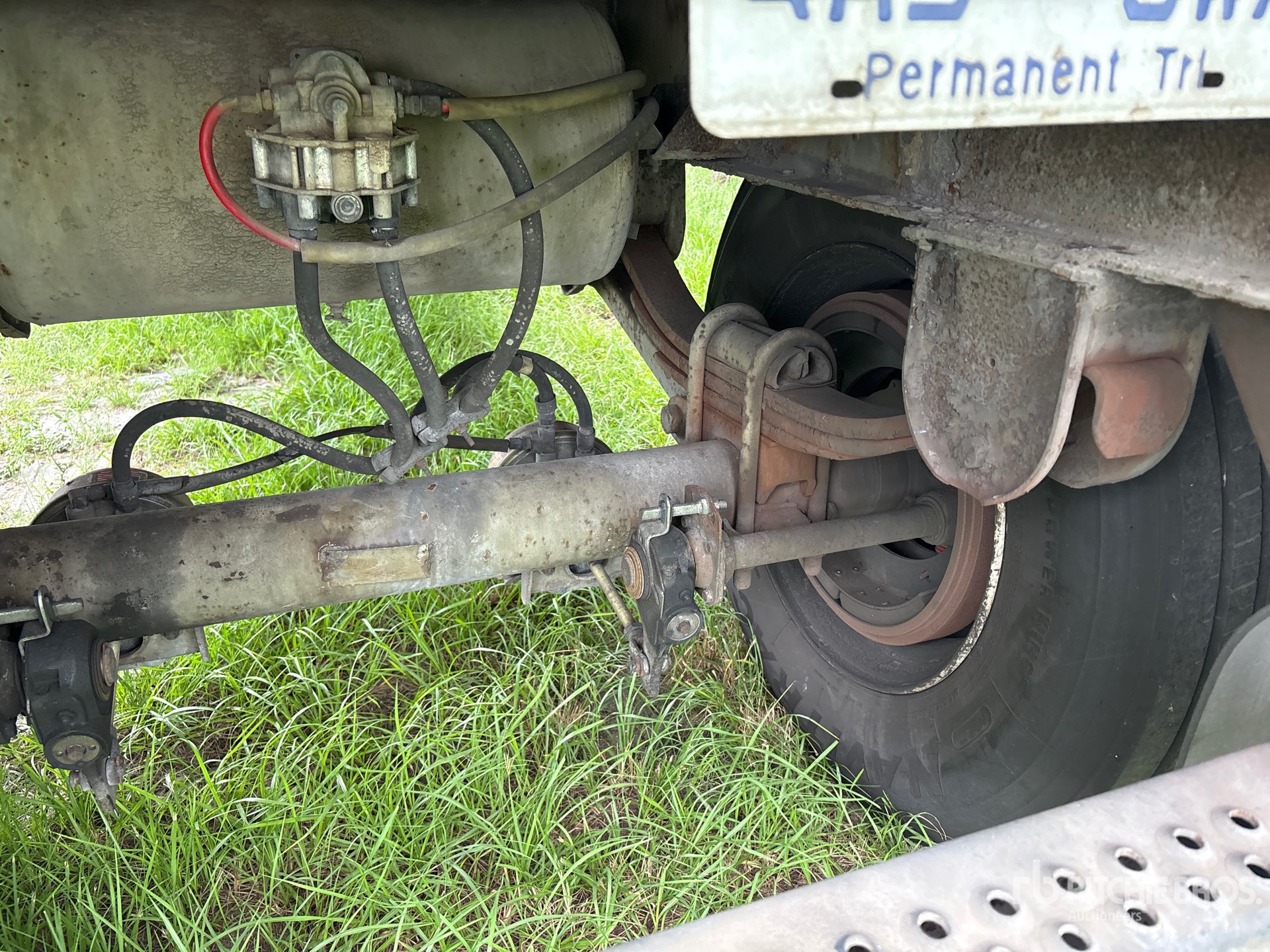 1995 Utility 3000R