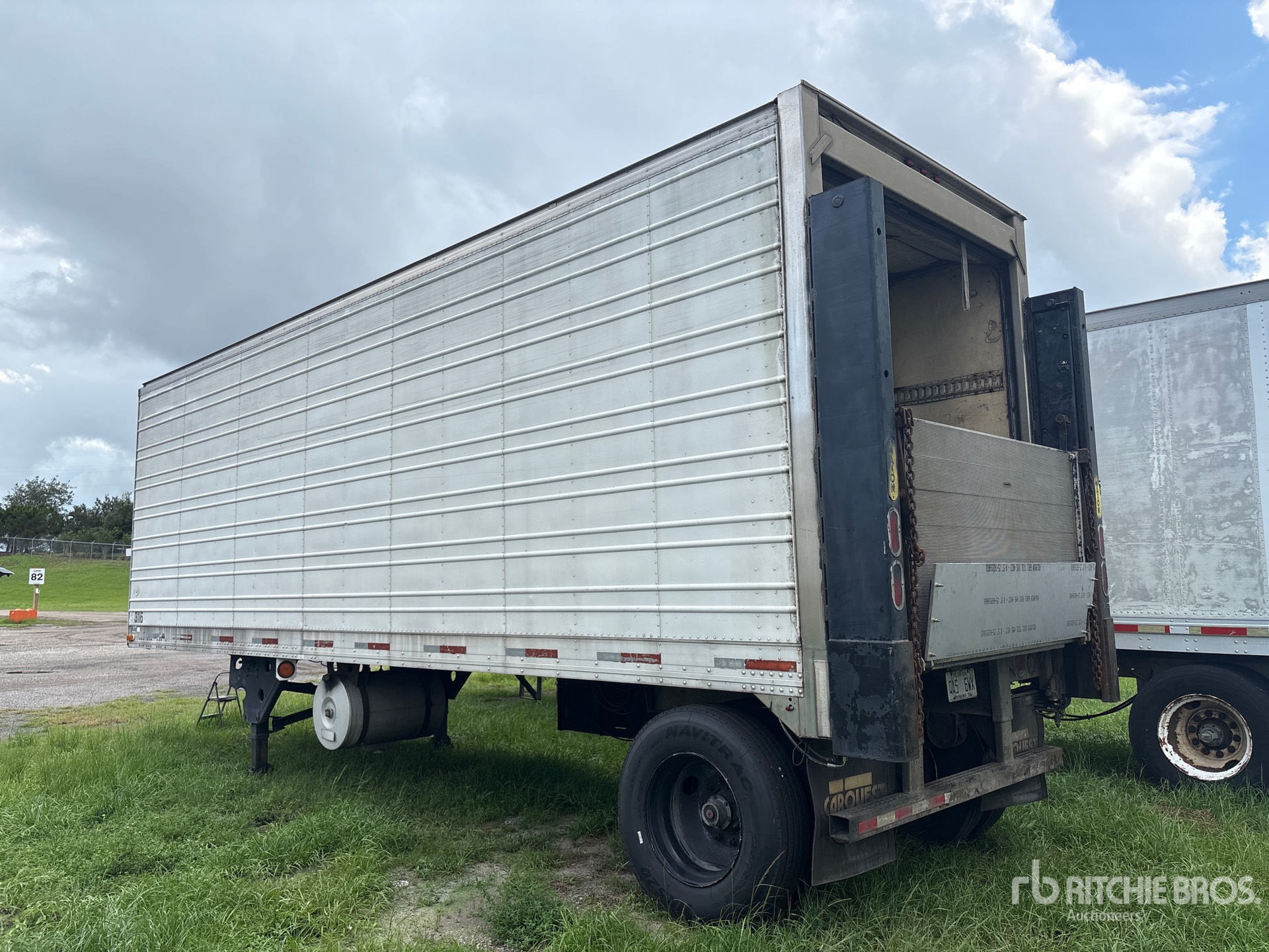 1995 Utility 3000R