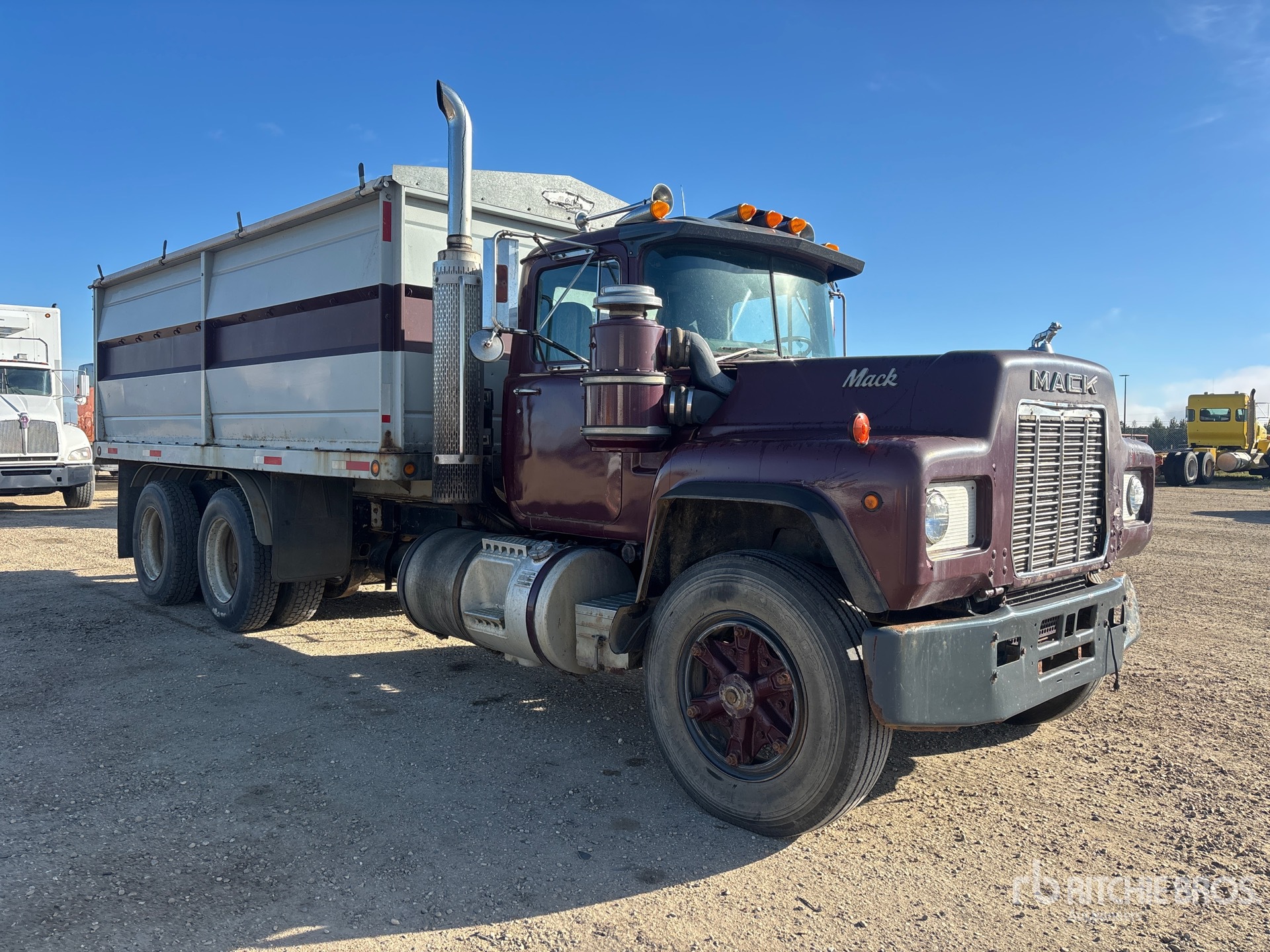 1988 Mack ECONODYNE R688S