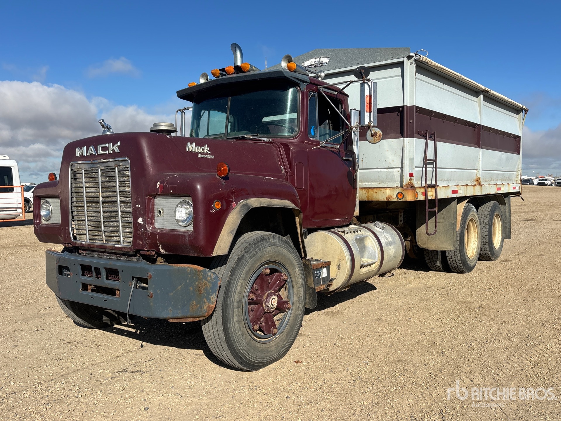 1988 Mack ECONODYNE R688S