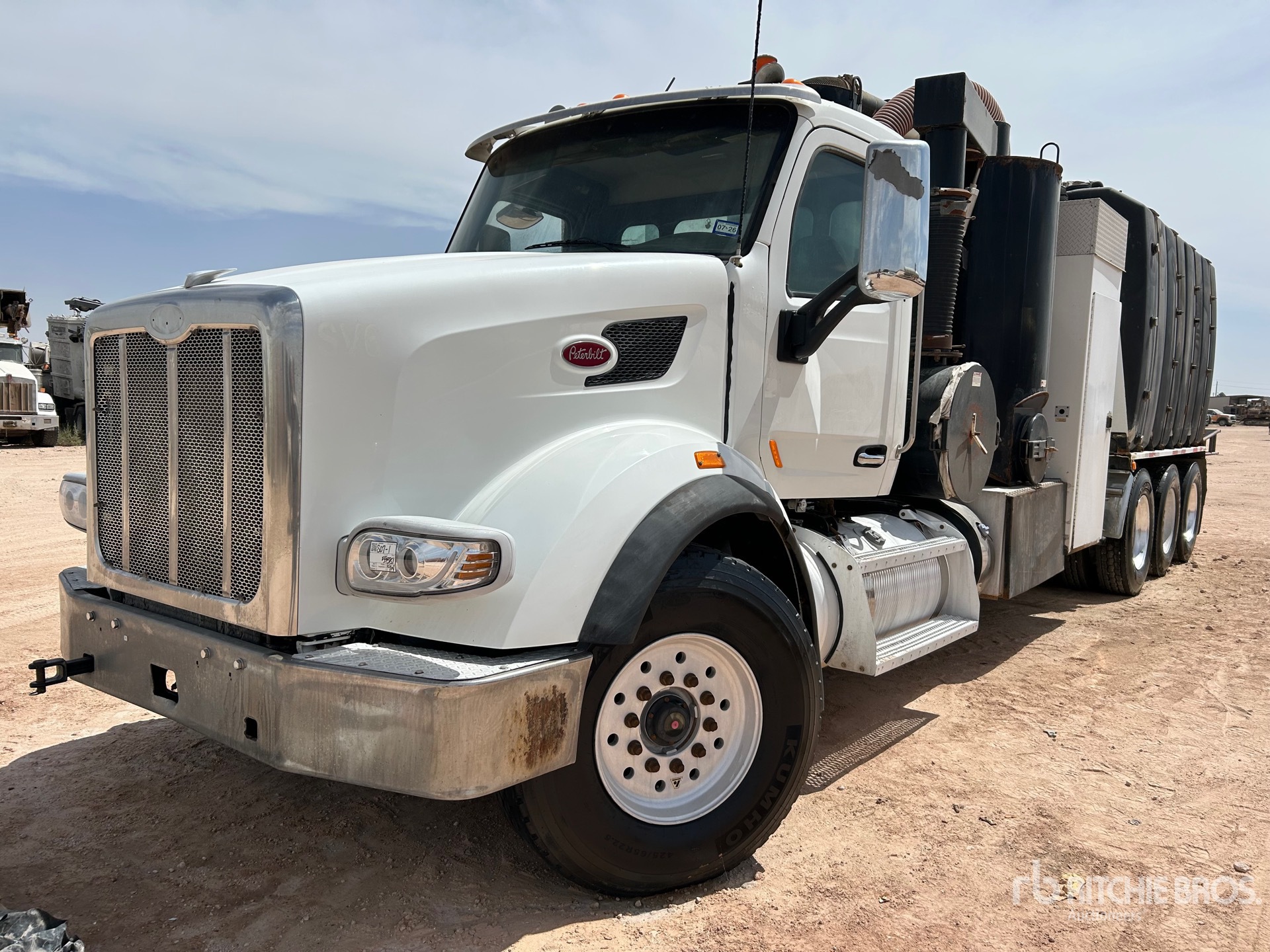 Photo of 2015 Peterbilt 567