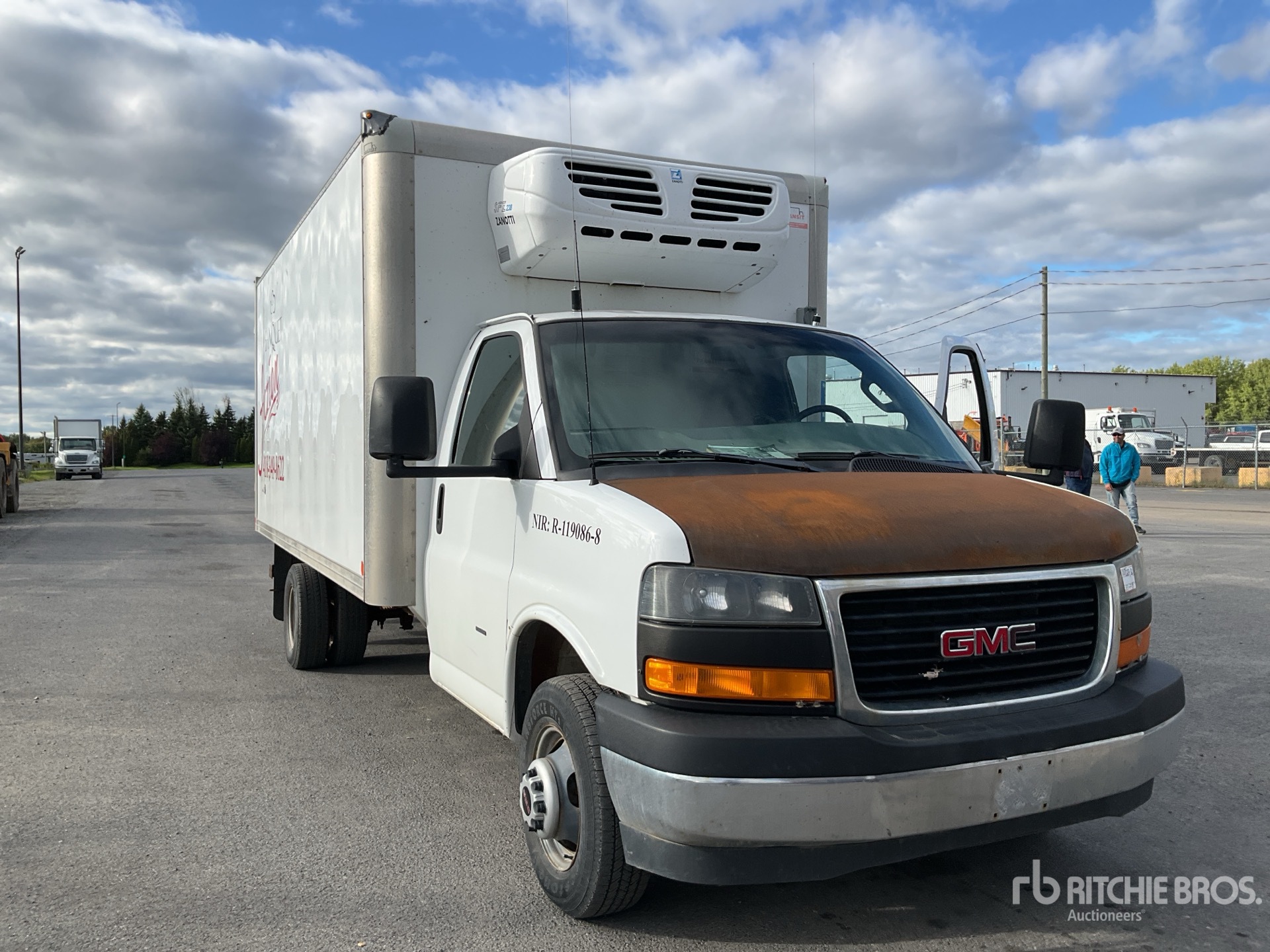 Photo of 2018 GMC SAVANA G3500