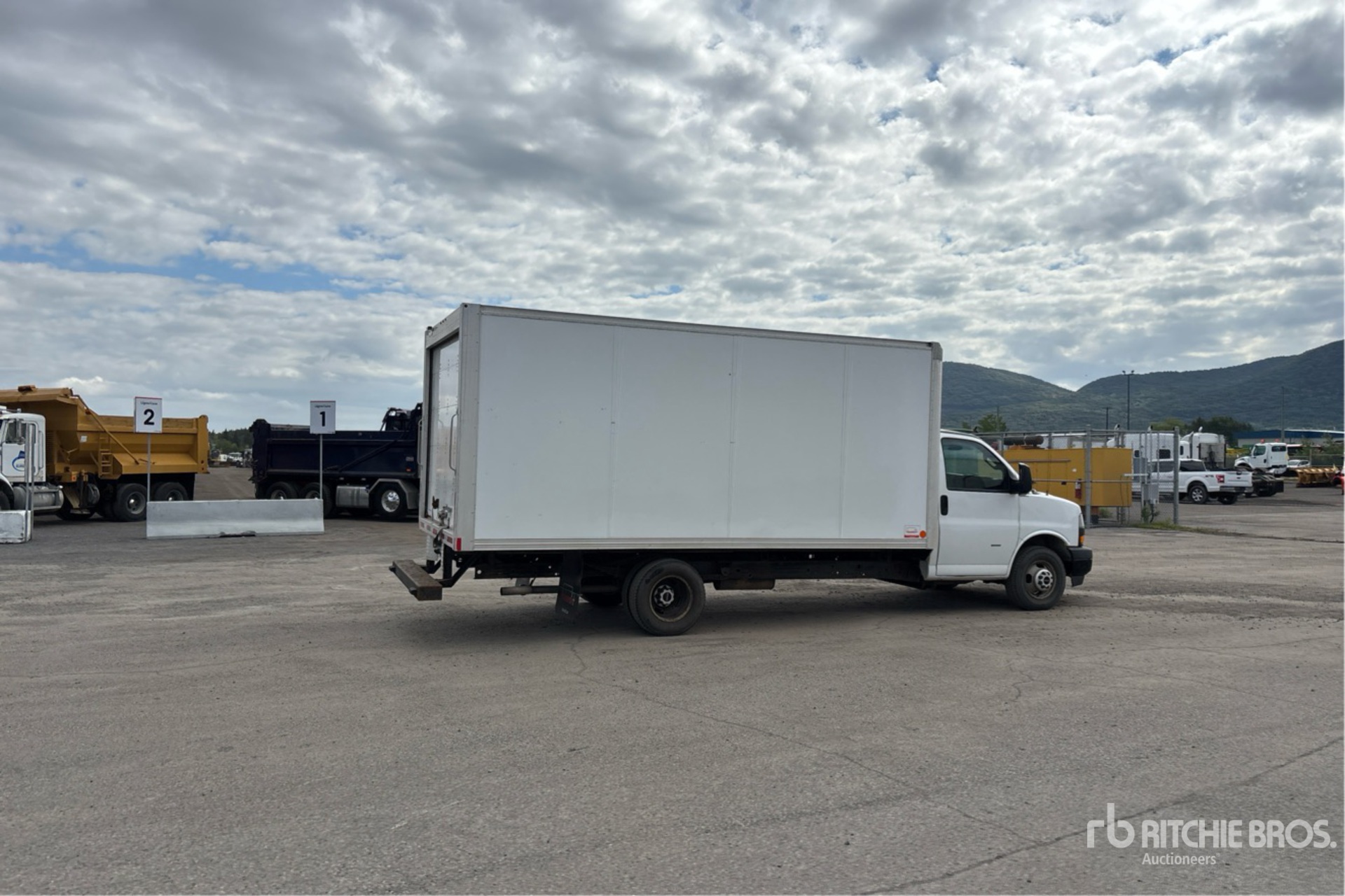2020 GMC SAVANA G3500
