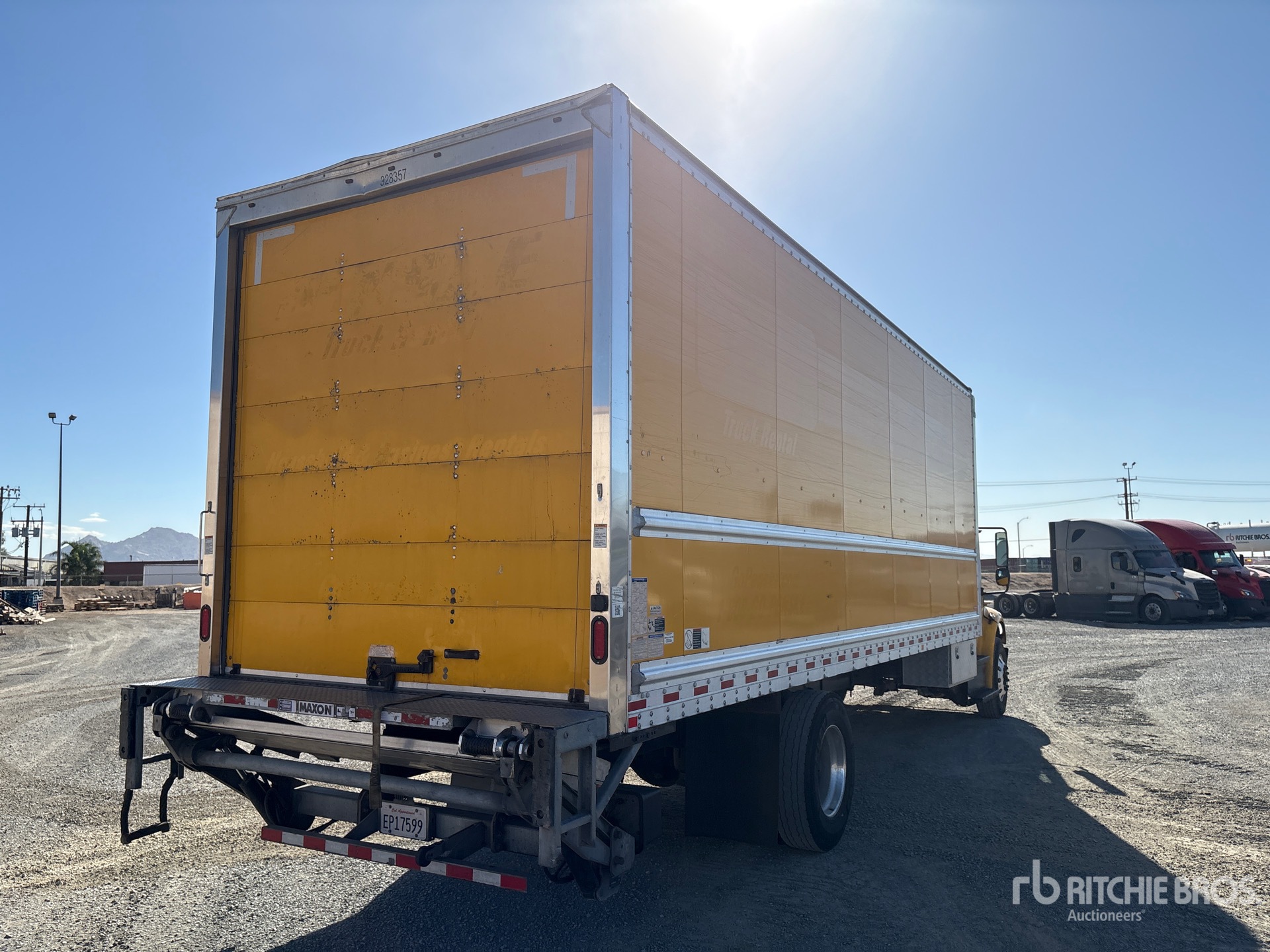 2019 Freightliner M2106