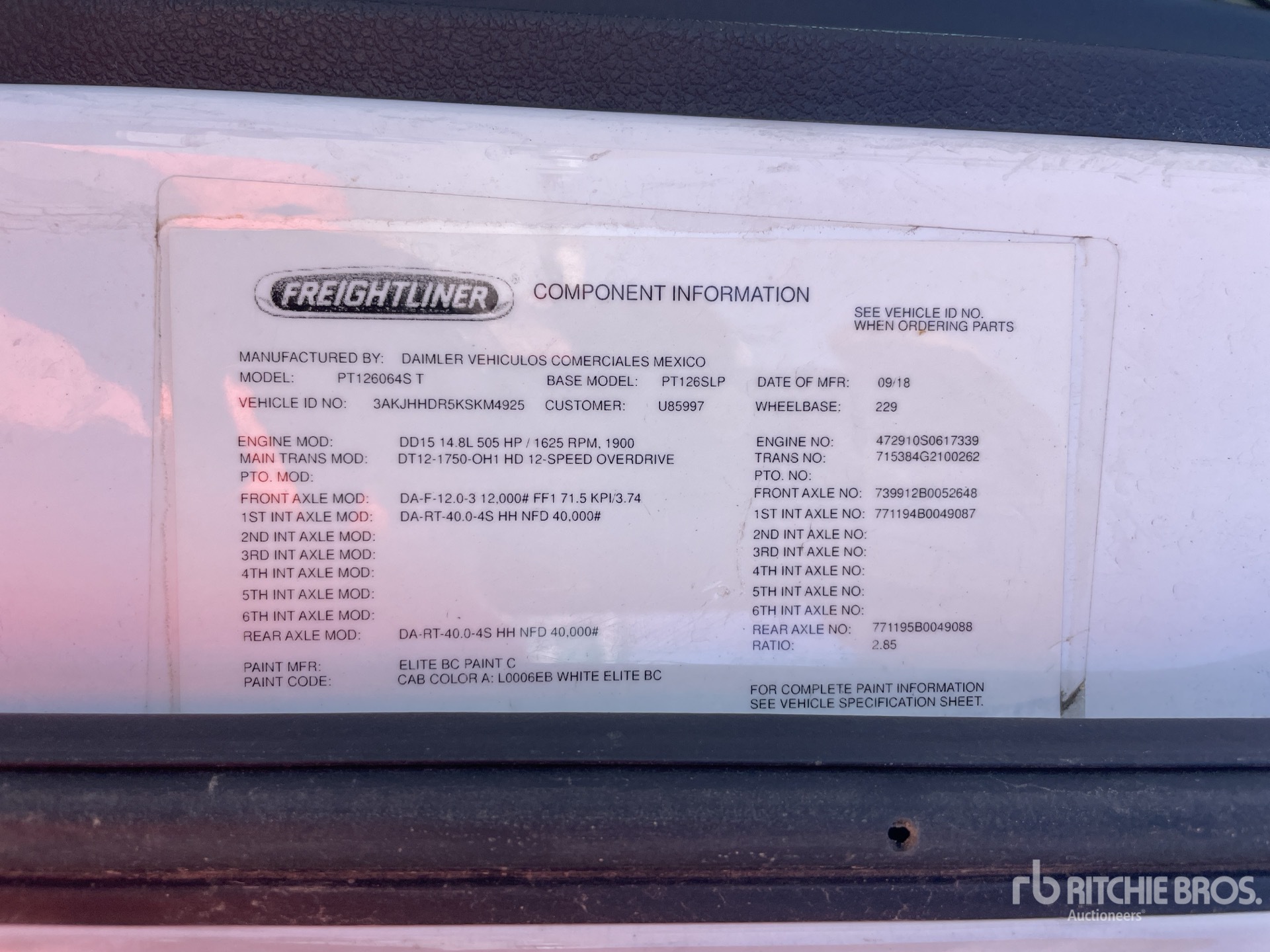2019 Freightliner CASCADIA 126