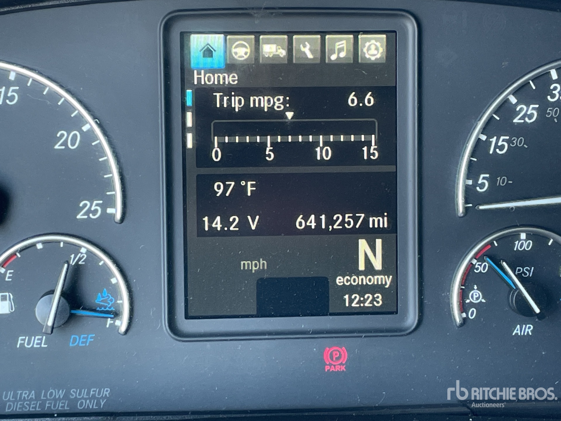 2019 Freightliner CASCADIA 126