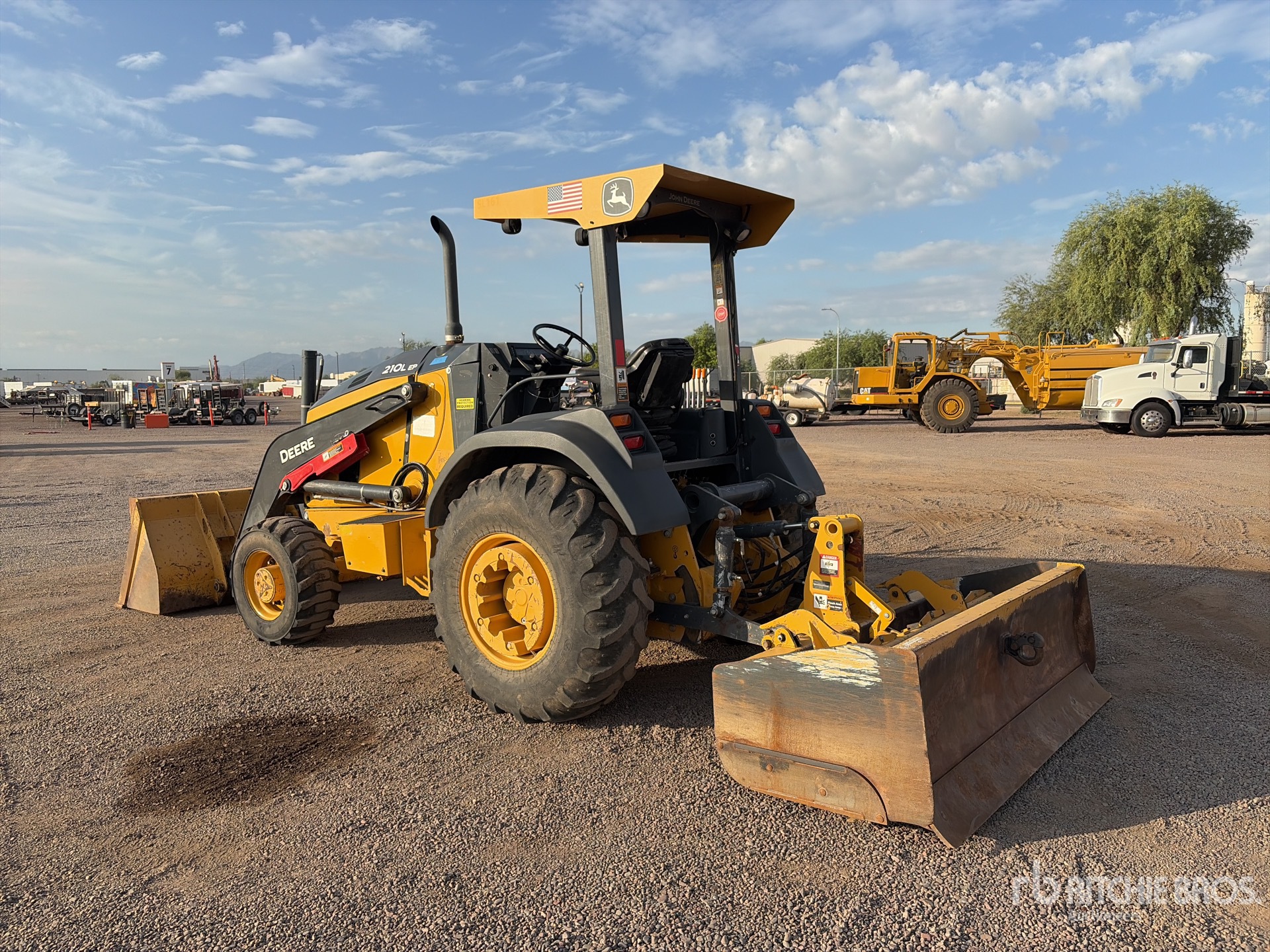 2020 John Deere 210L EP