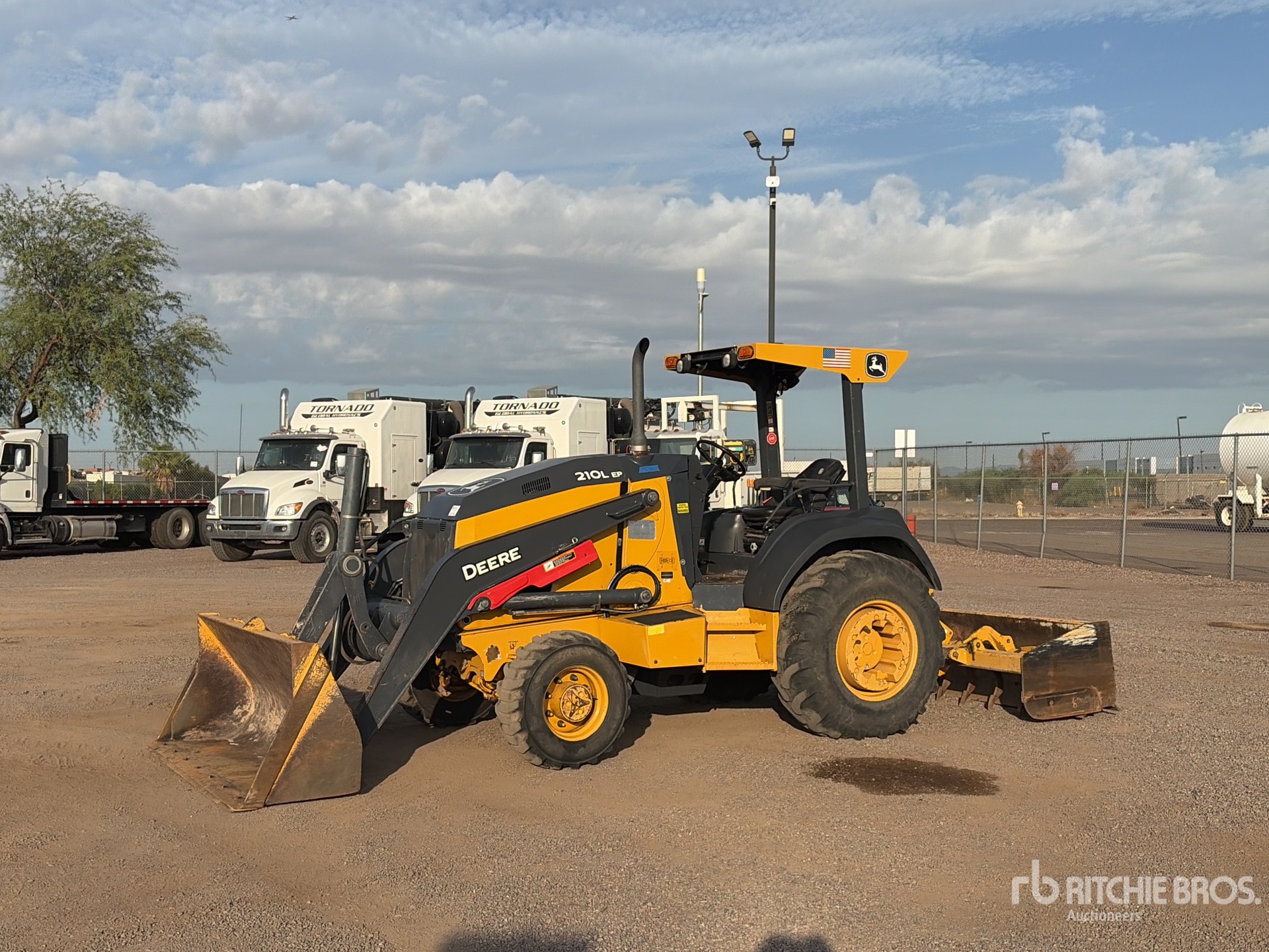 2020 John Deere 210L EP