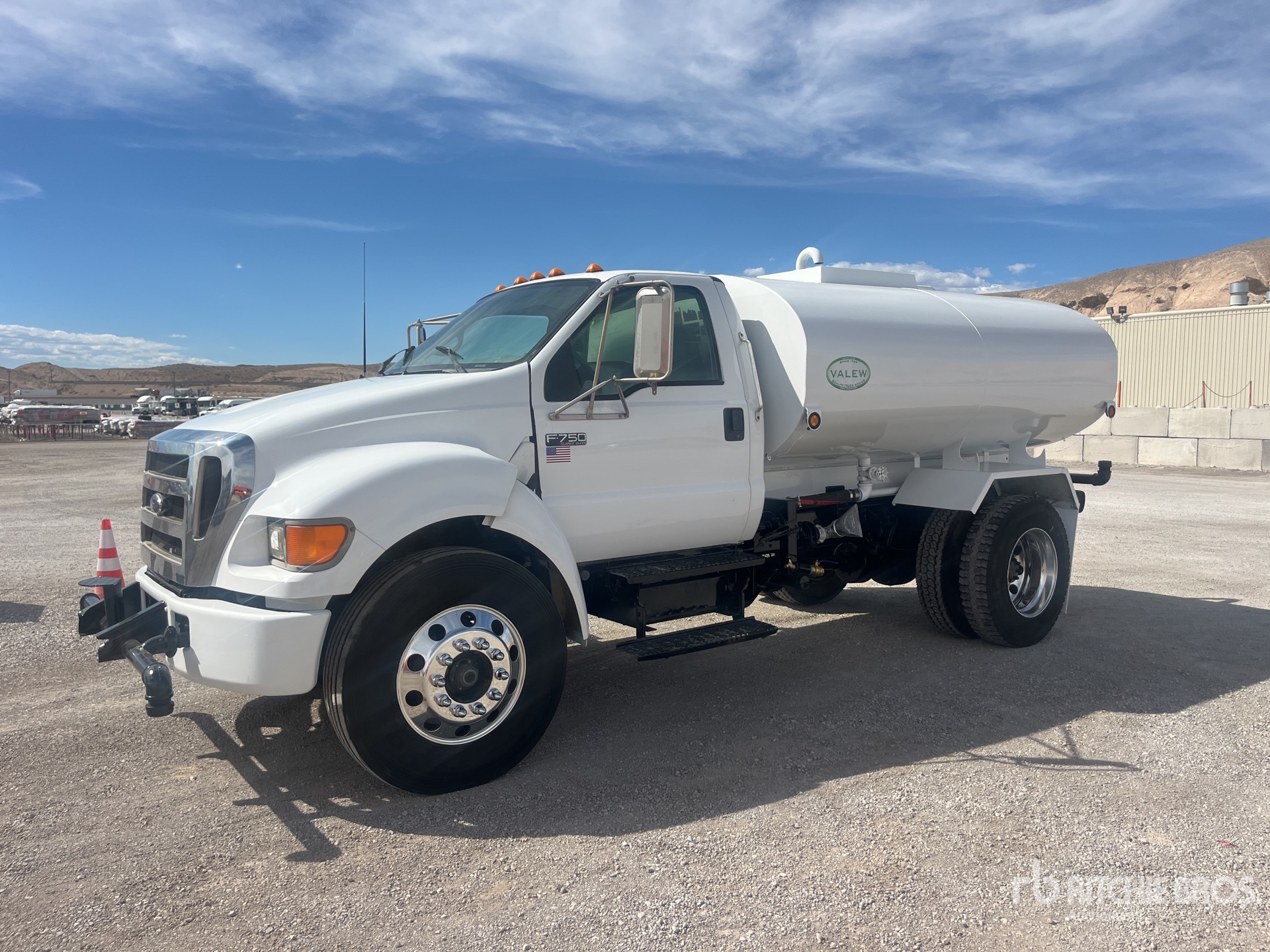 Photo of 2004 Ford F-750