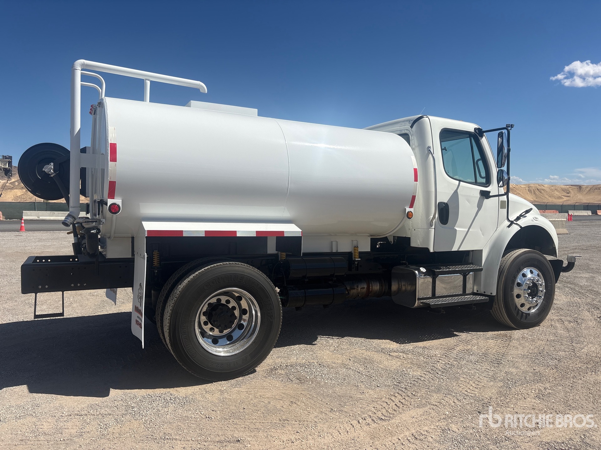 2019 Freightliner M2 106