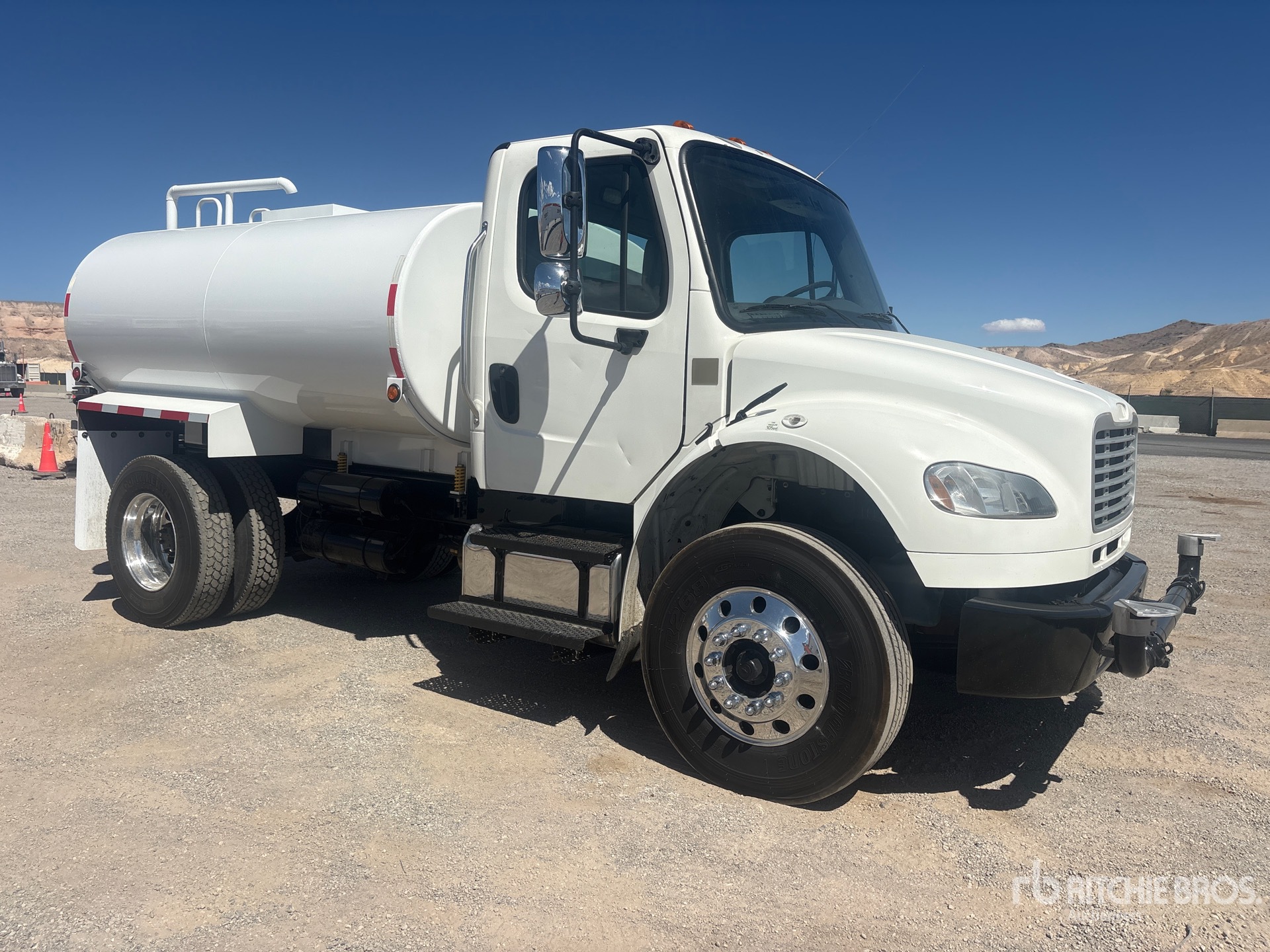 2019 Freightliner M2 106