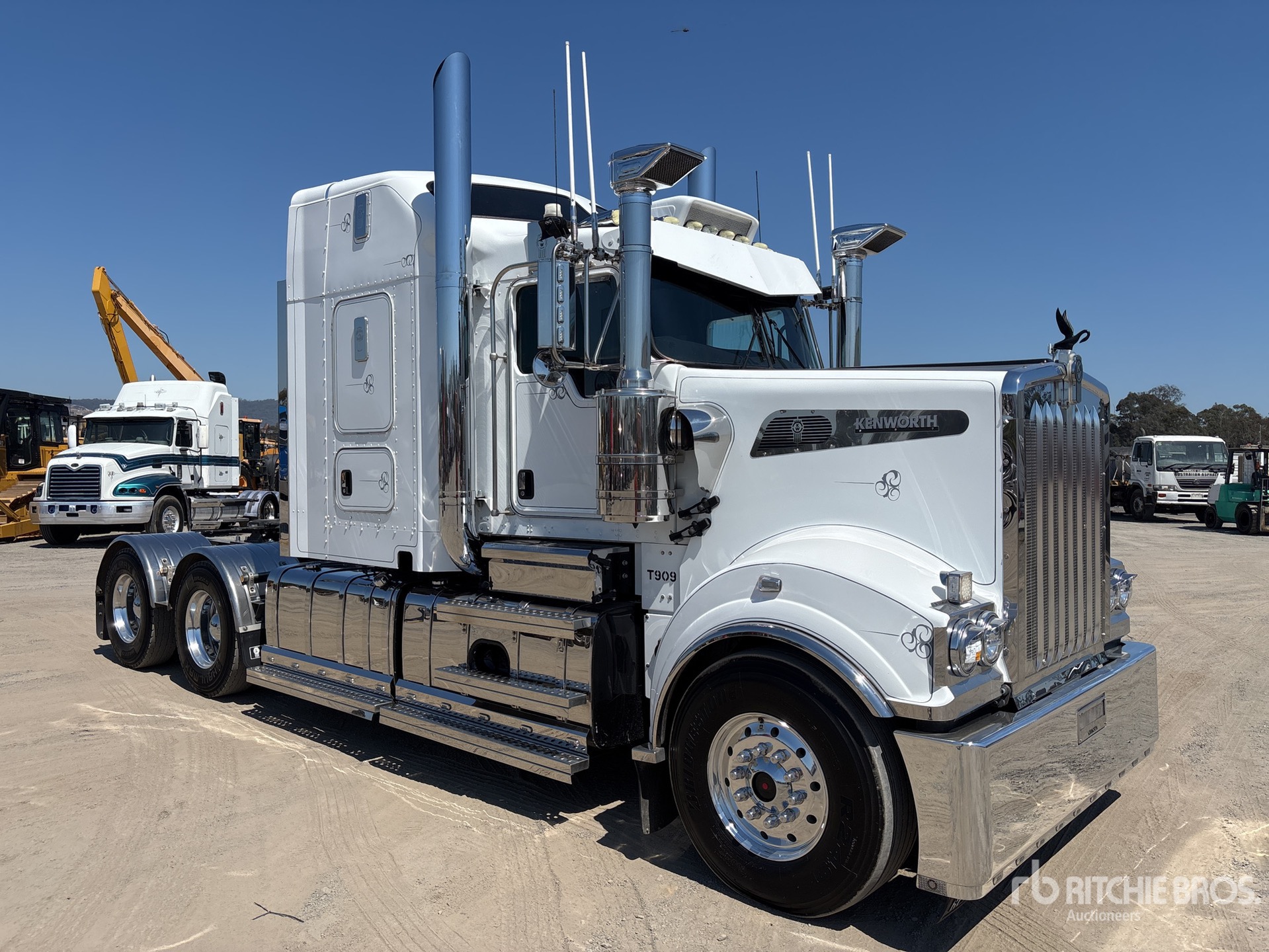 2023 Kenworth T909