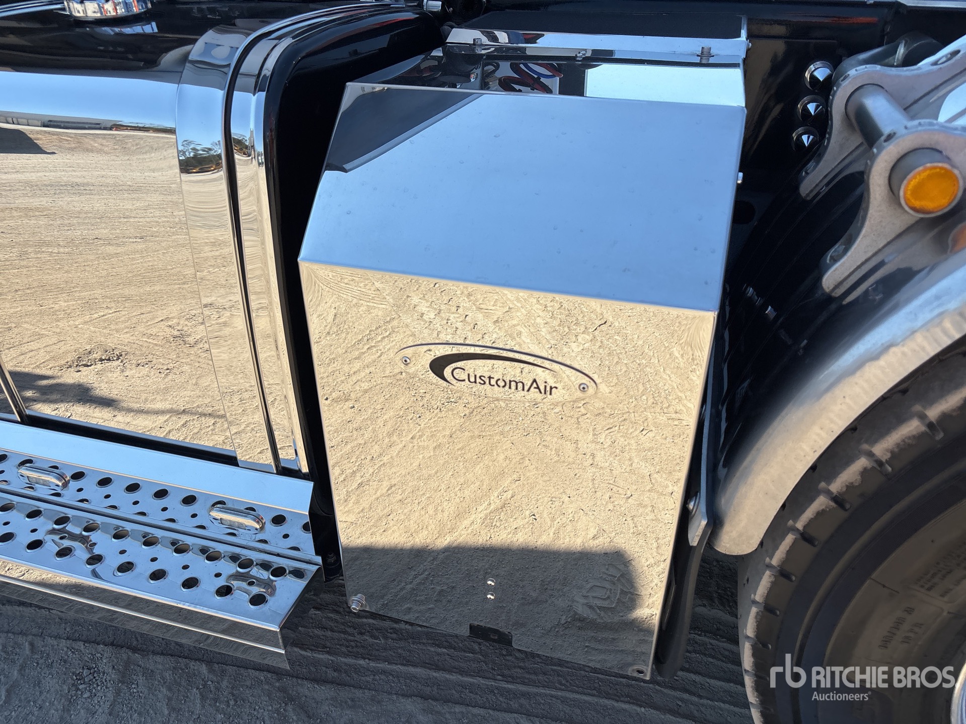 2023 Kenworth T909