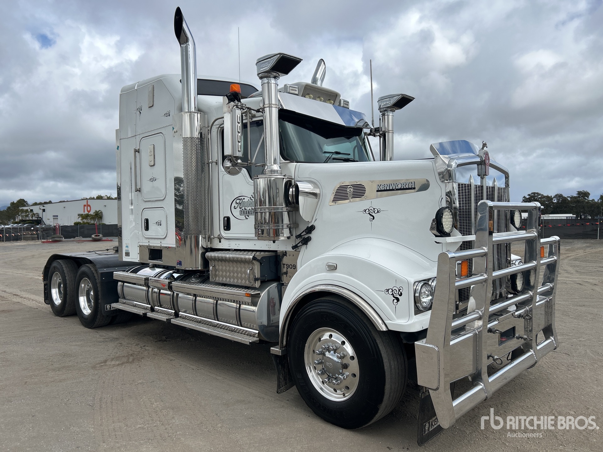 2023 Kenworth T909