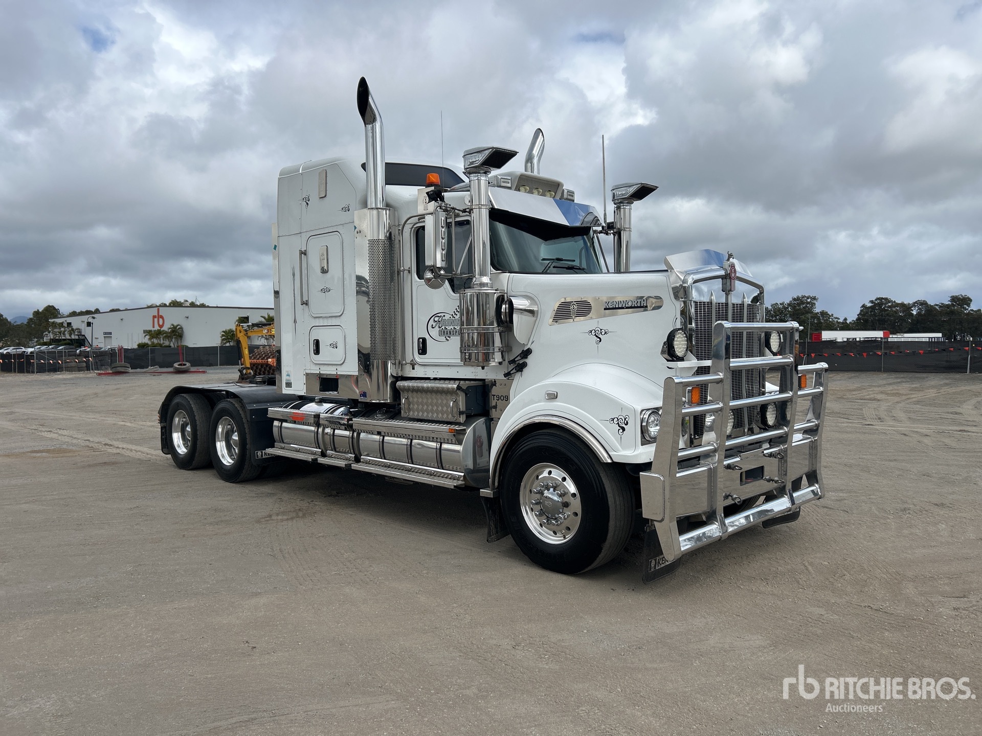 2023 Kenworth T909