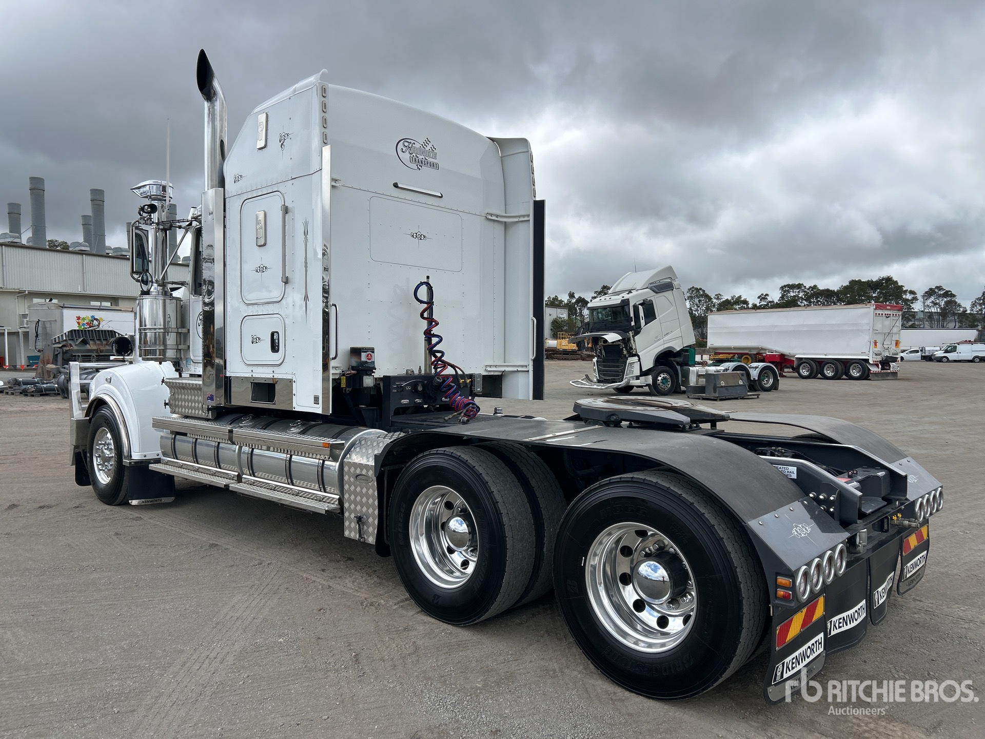 2023 Kenworth T909