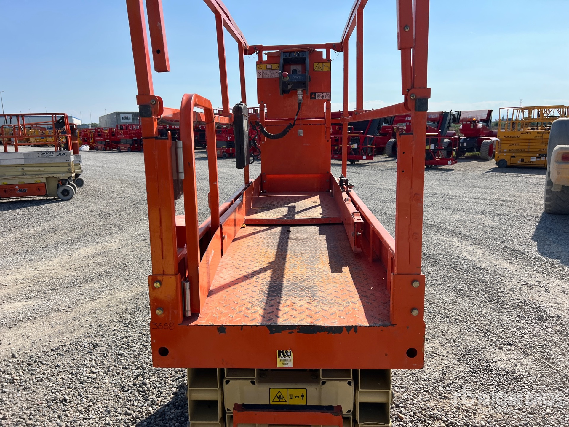 2018 JLG 2632ES