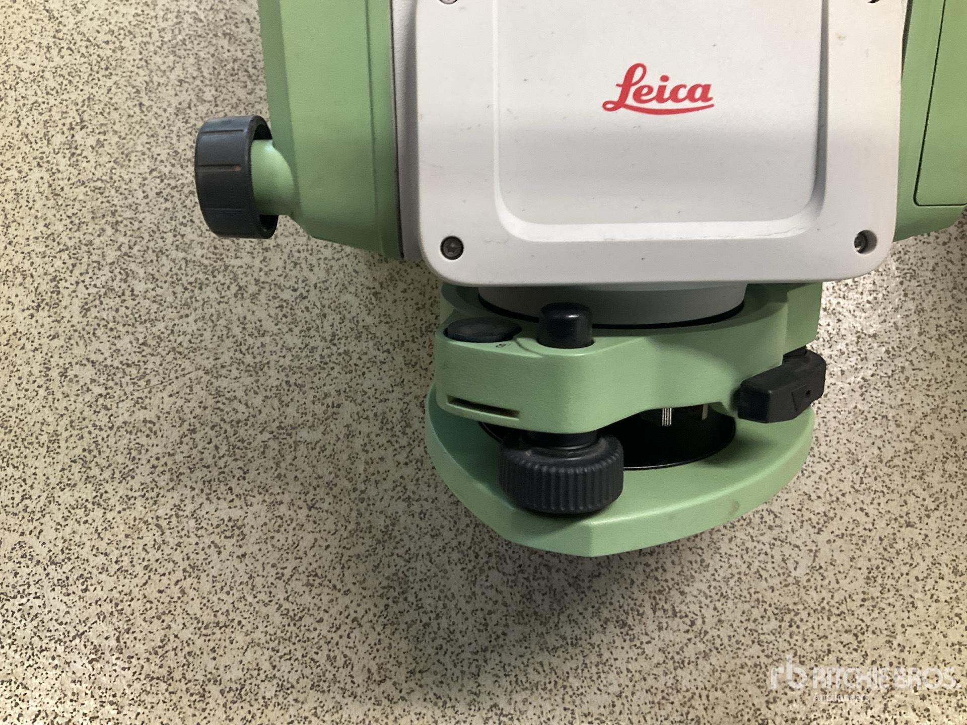 2019 Leica TS10 R1000 AUTO