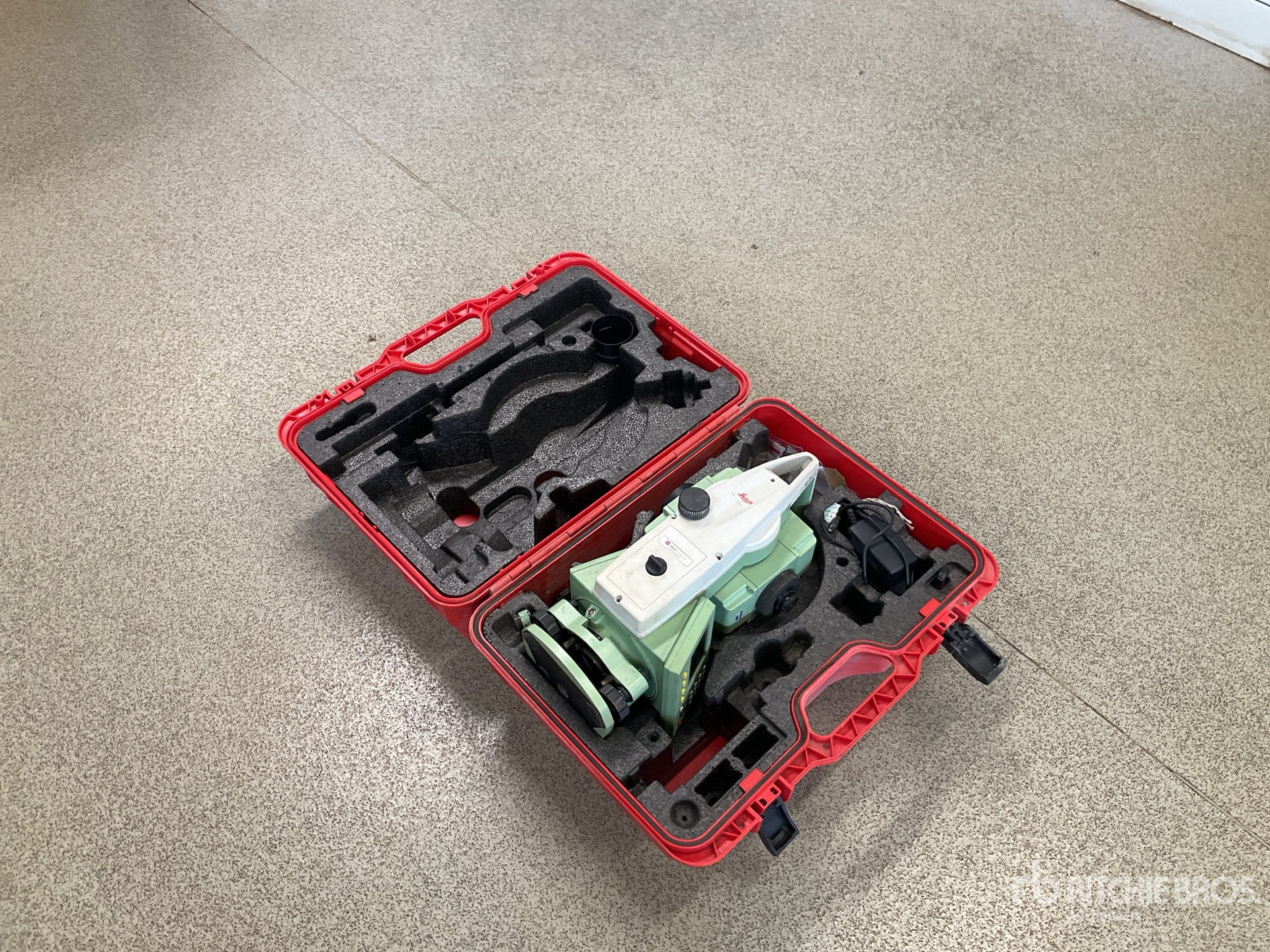 2014 Leica TS06 PLUS R500
