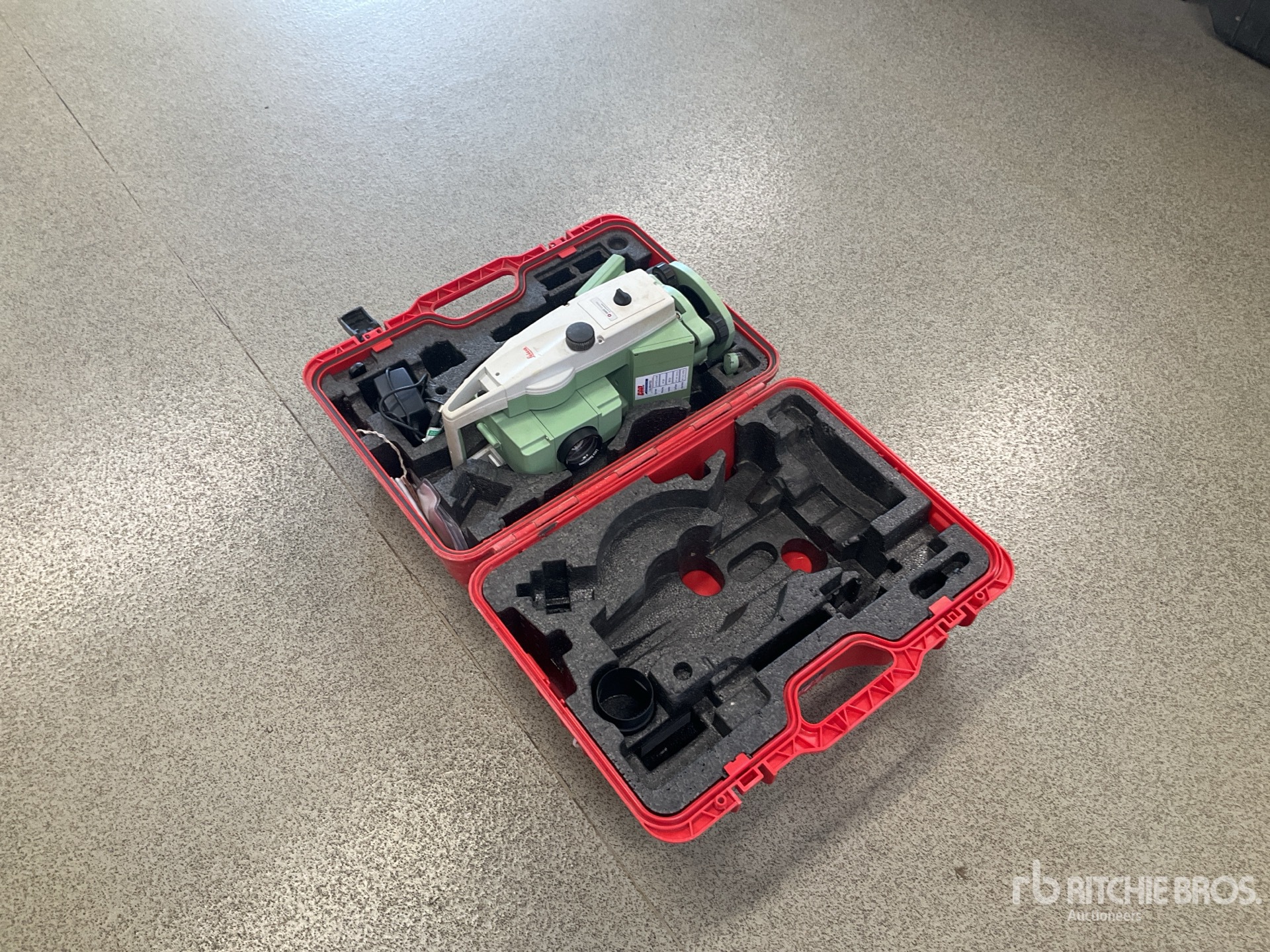 2014 Leica TS06 PLUS R500