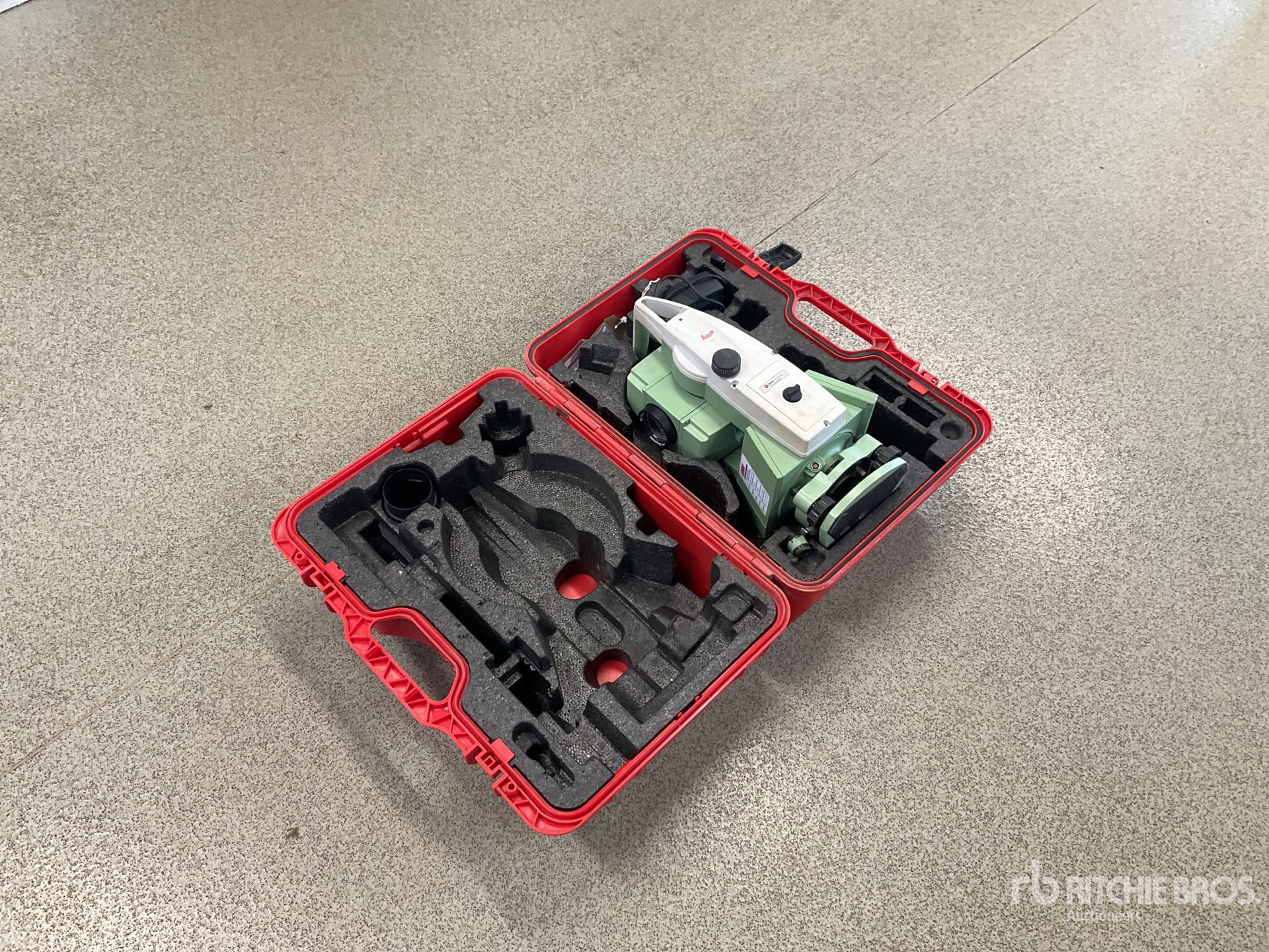 2014 Leica TS06 PLUS R500