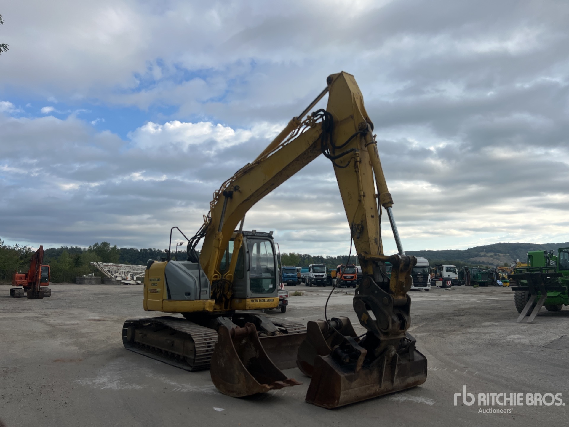 2009 New Holland E235B SRNLC