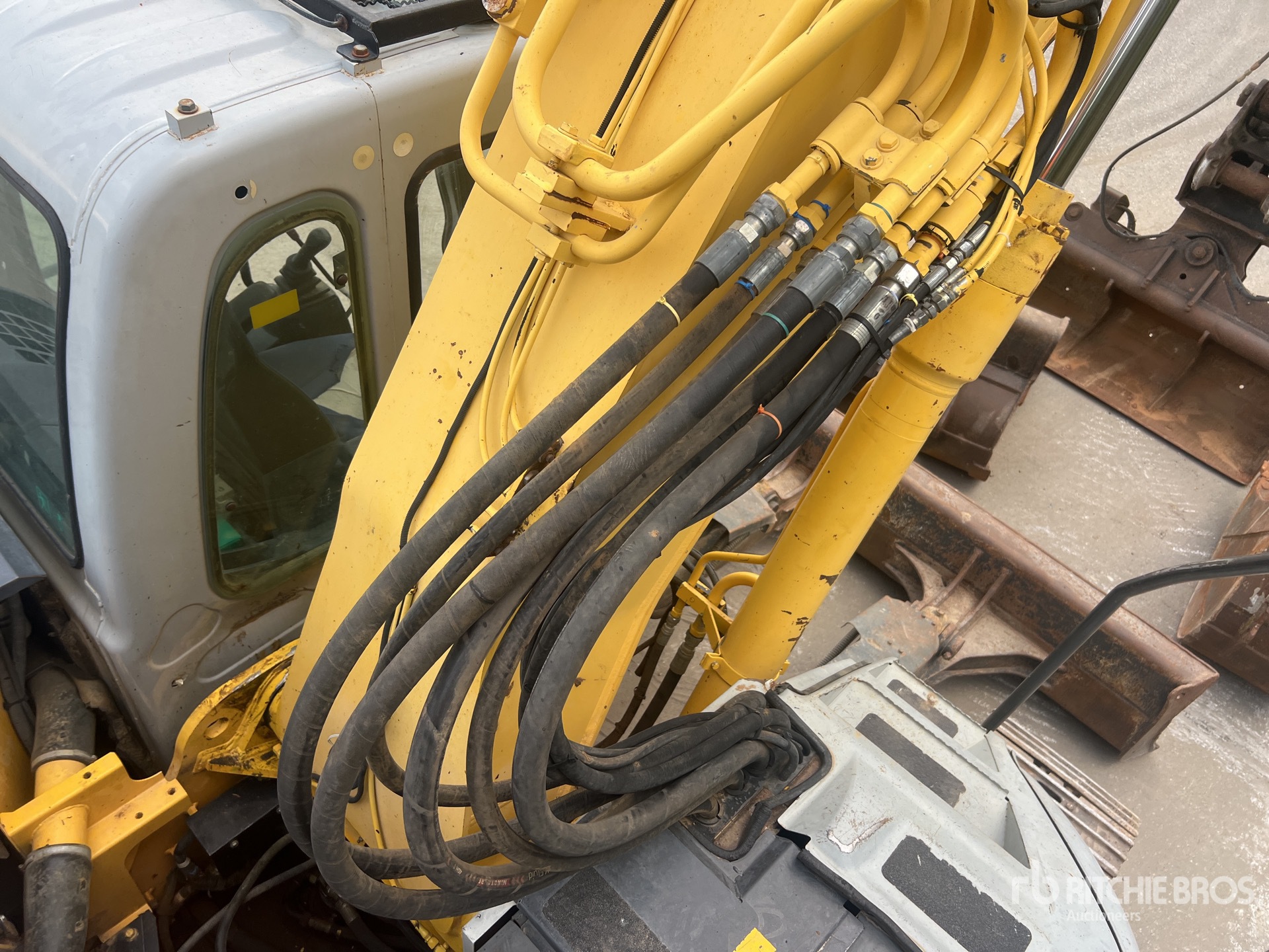 2009 New Holland E235B SRNLC