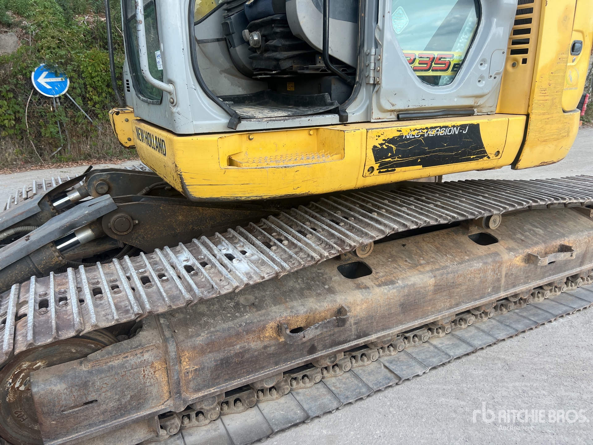 2009 New Holland E235B SRNLC