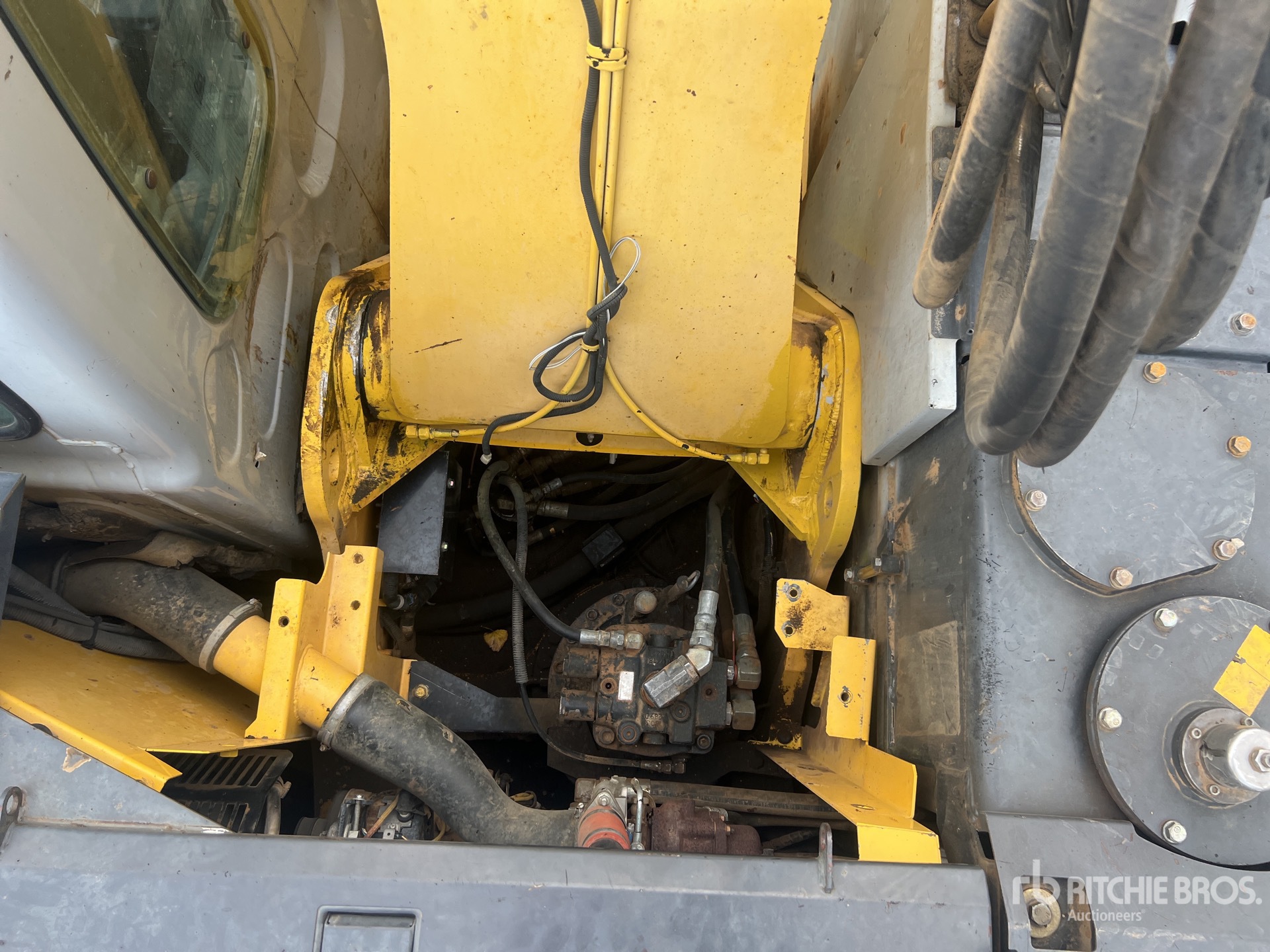 2009 New Holland E235B SRNLC