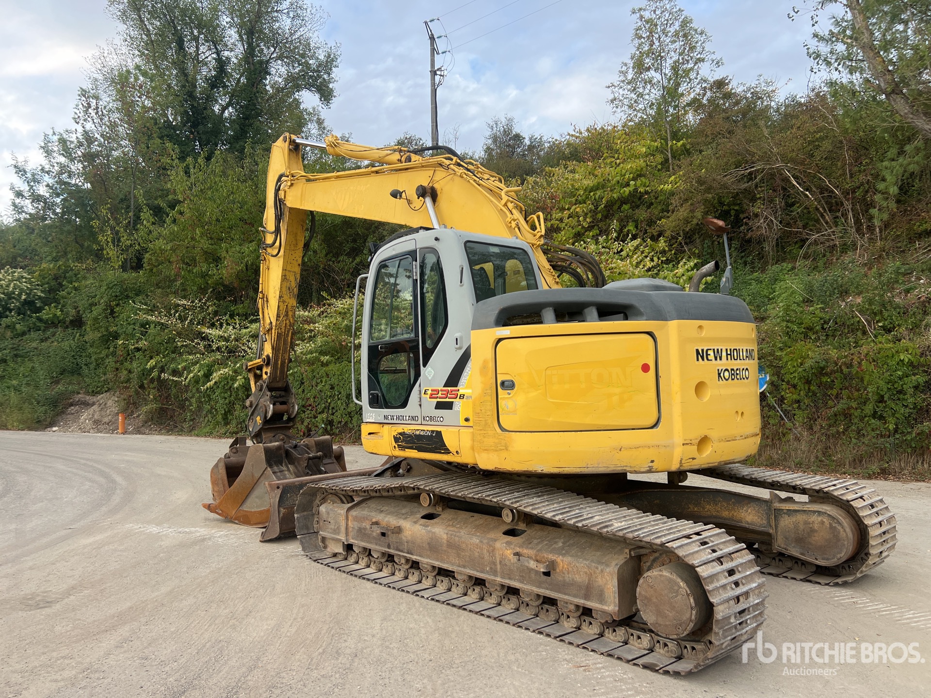 2009 New Holland E235B SRNLC