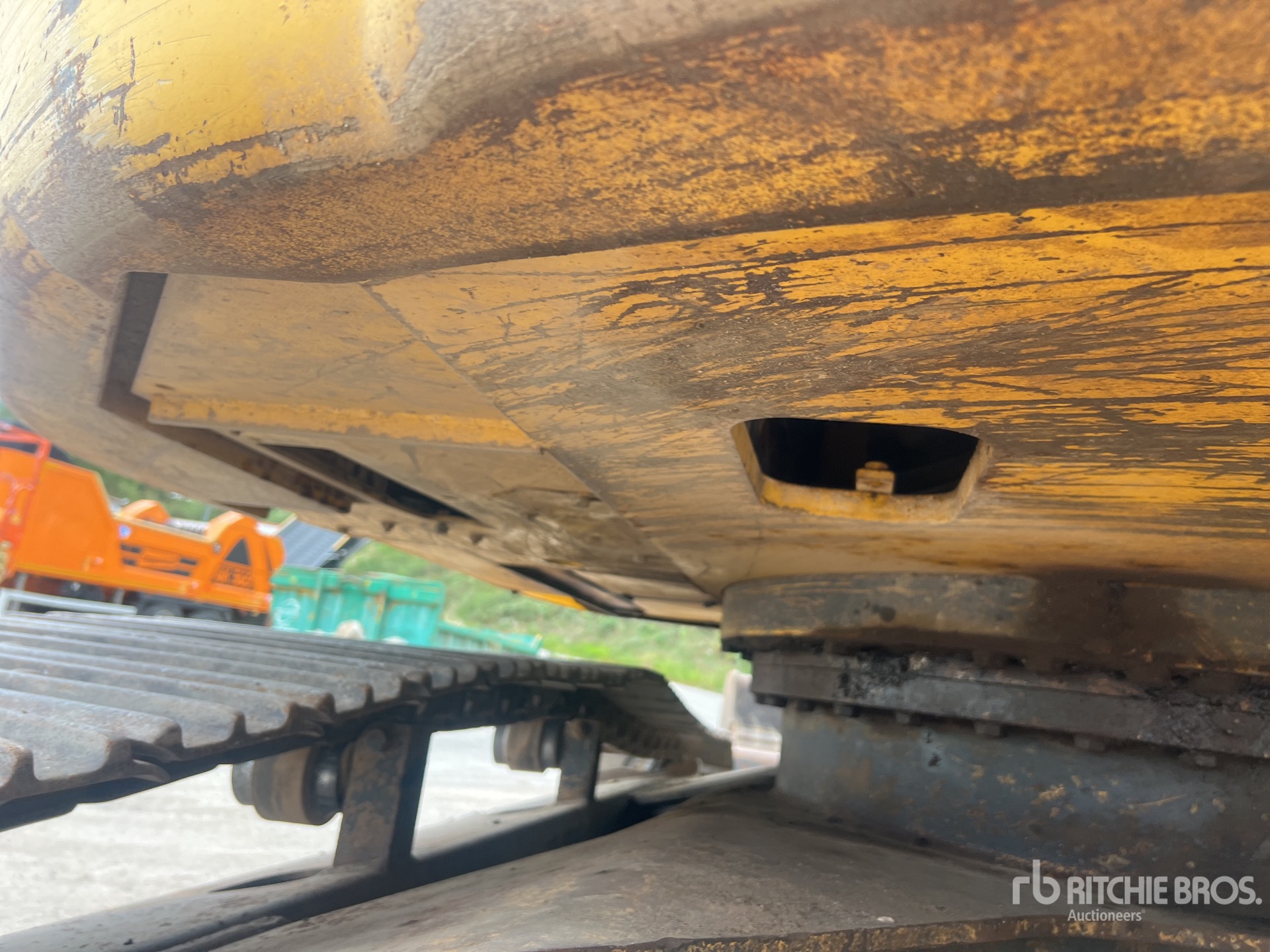 2009 New Holland E235B SRNLC