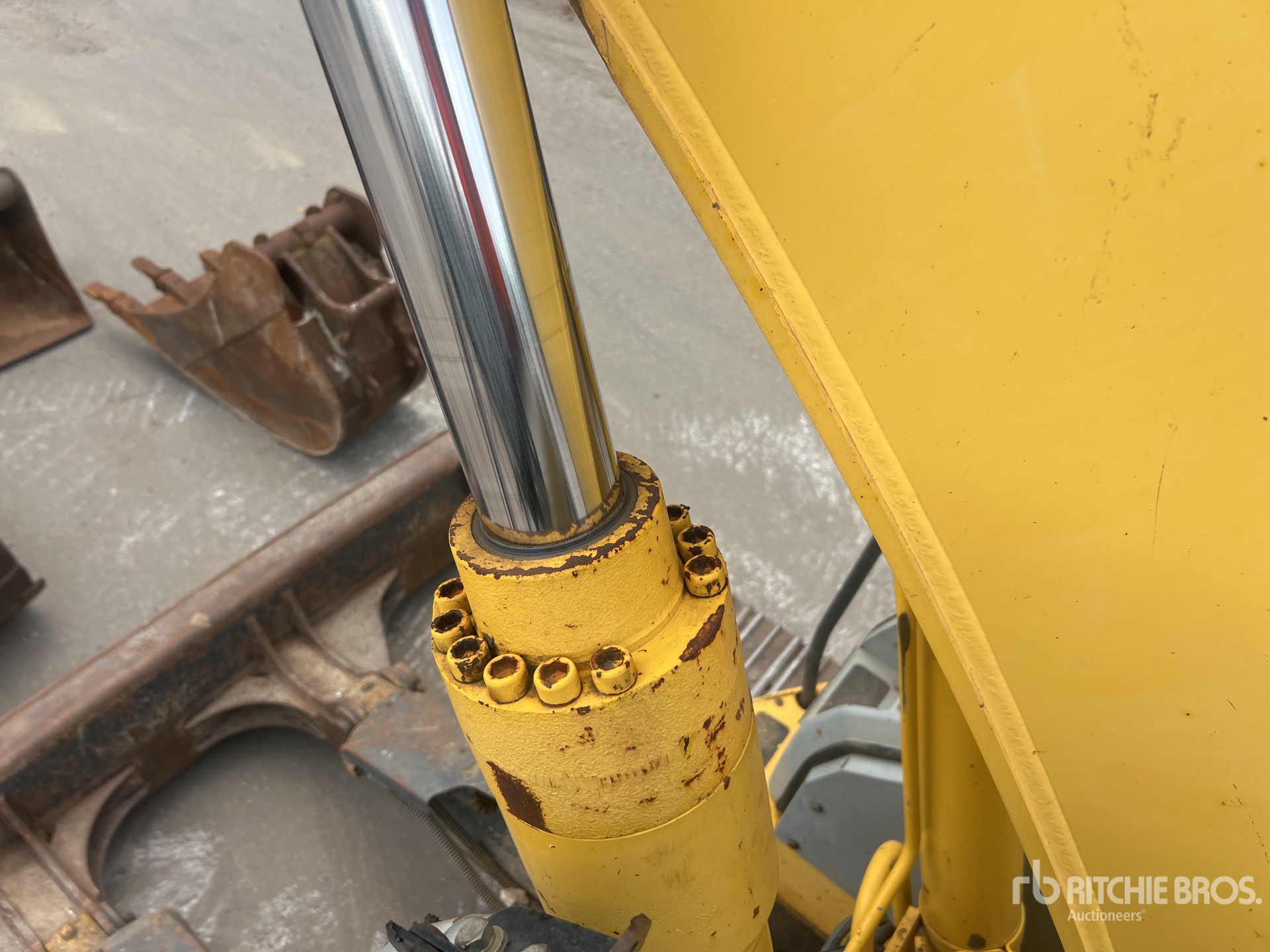 2009 New Holland E235B SRNLC