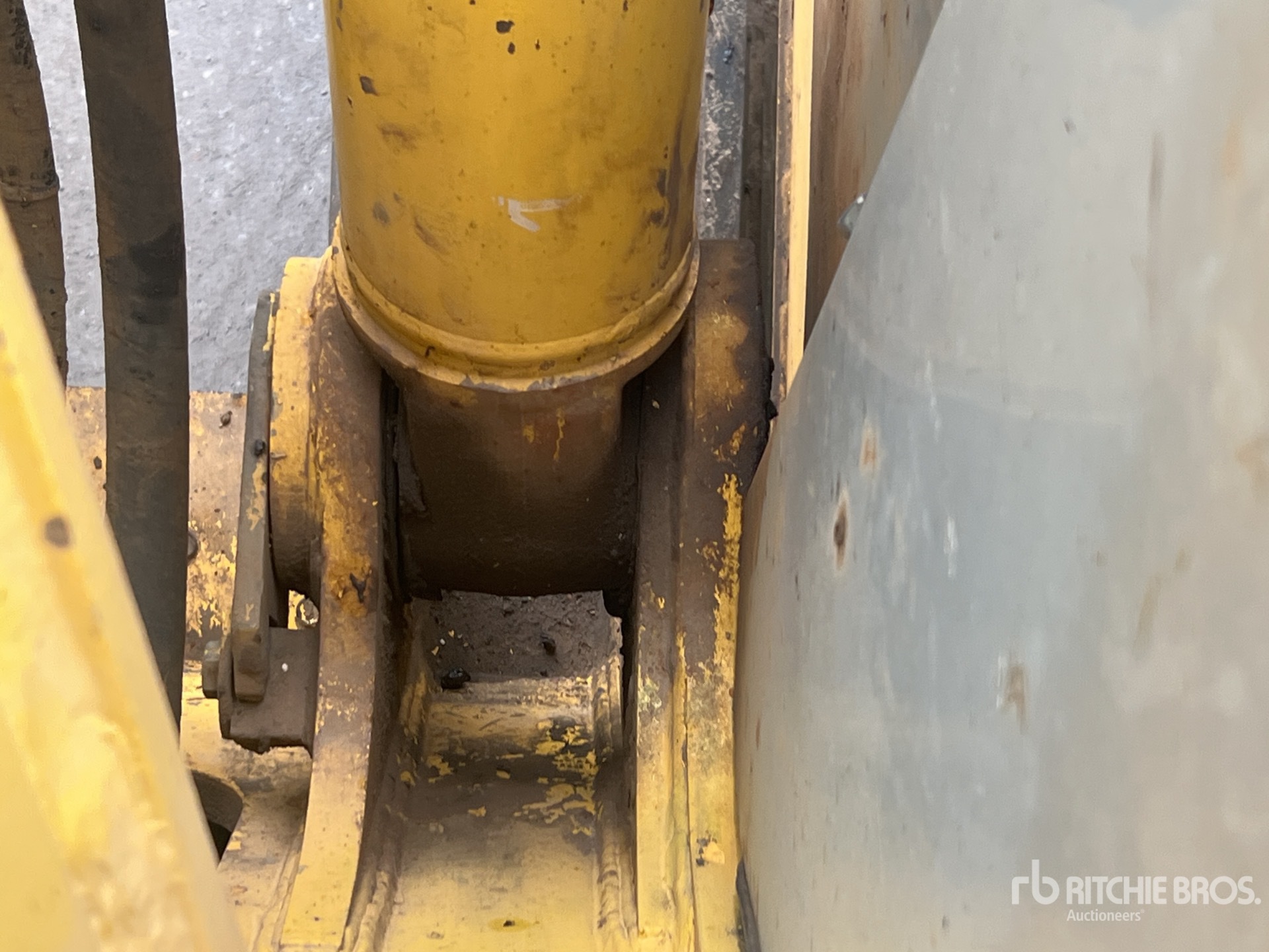 2009 New Holland E235B SRNLC