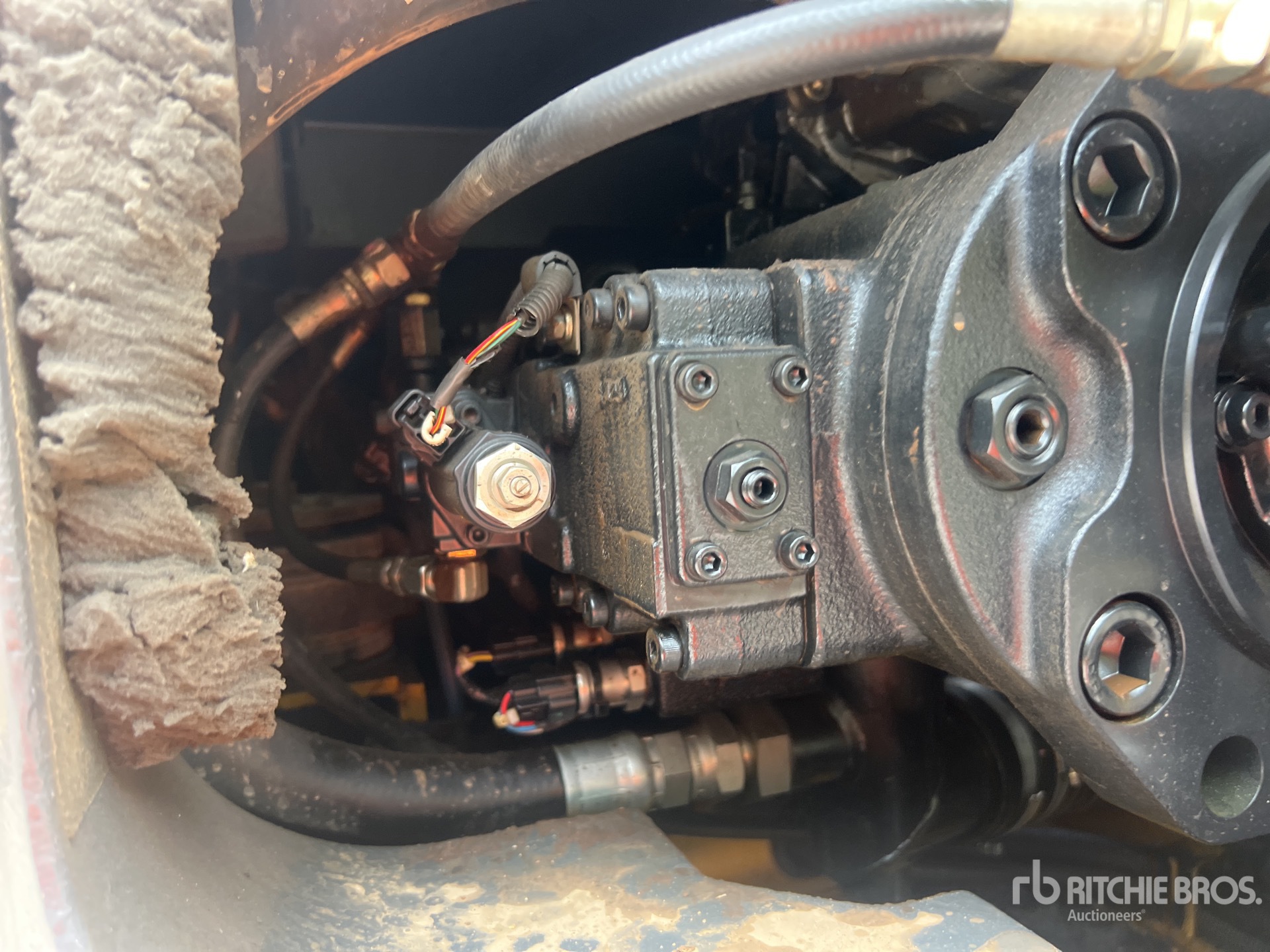 2009 New Holland E235B SRNLC